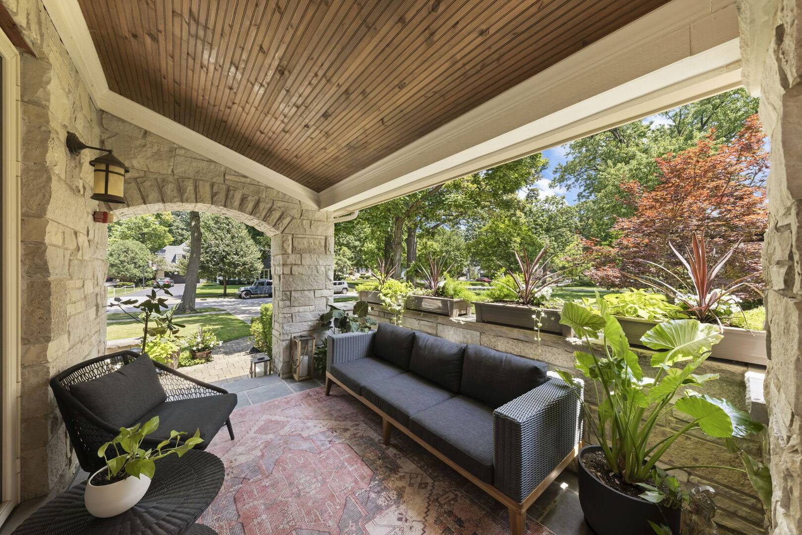 580 Lee ST, Glen Ellyn, IL 60137