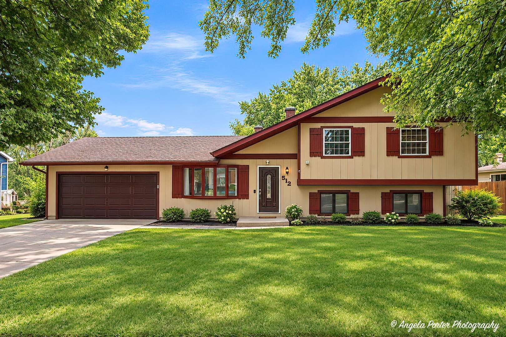 512 Silbury CT, Mchenry, IL 60050
