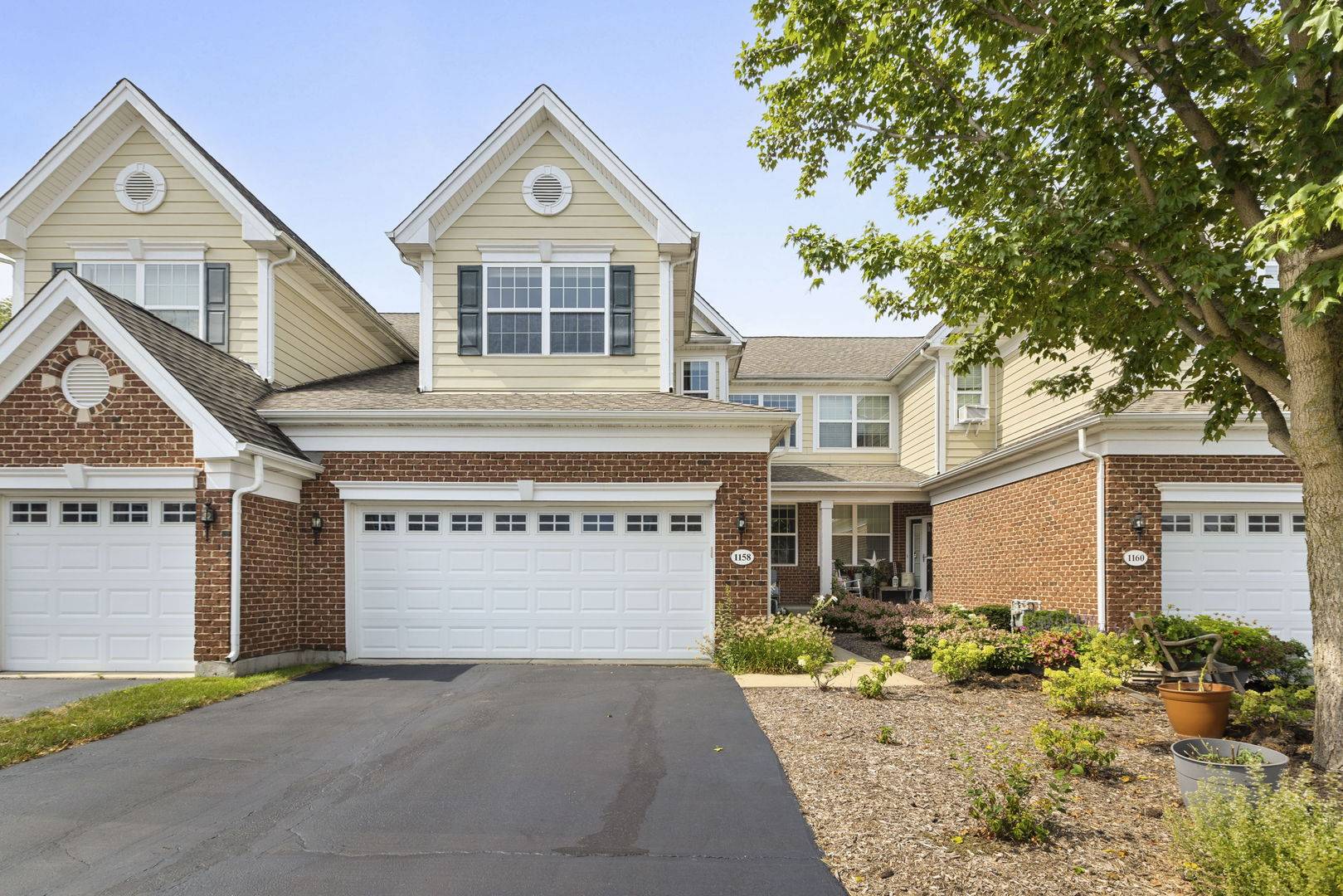 1158 Falcon Ridge DR, Elgin, IL 60124