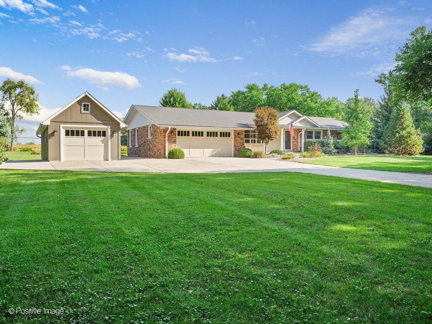 28W224 Robin LN, West Chicago, IL 60185