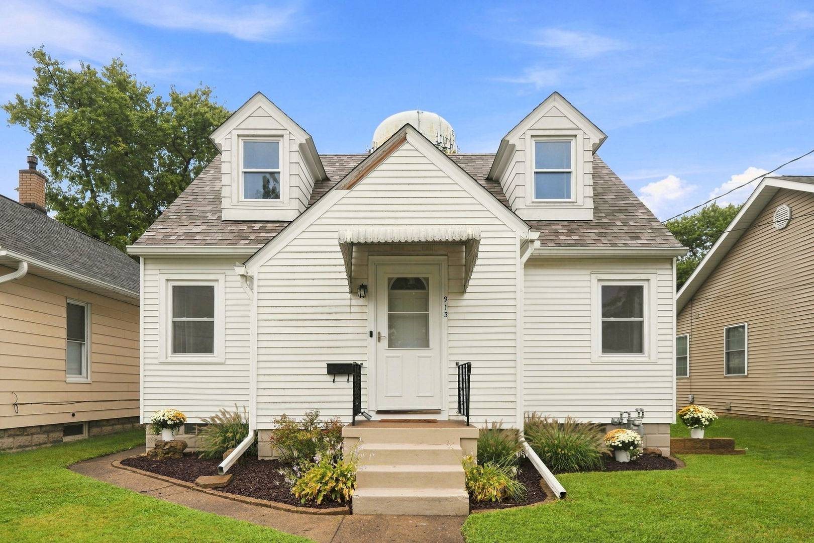 913 3rd AVE, Silvis, IL 61282