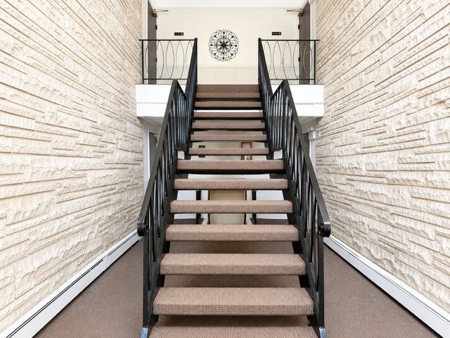 120A Collen DR #123, Lombard, IL 60148