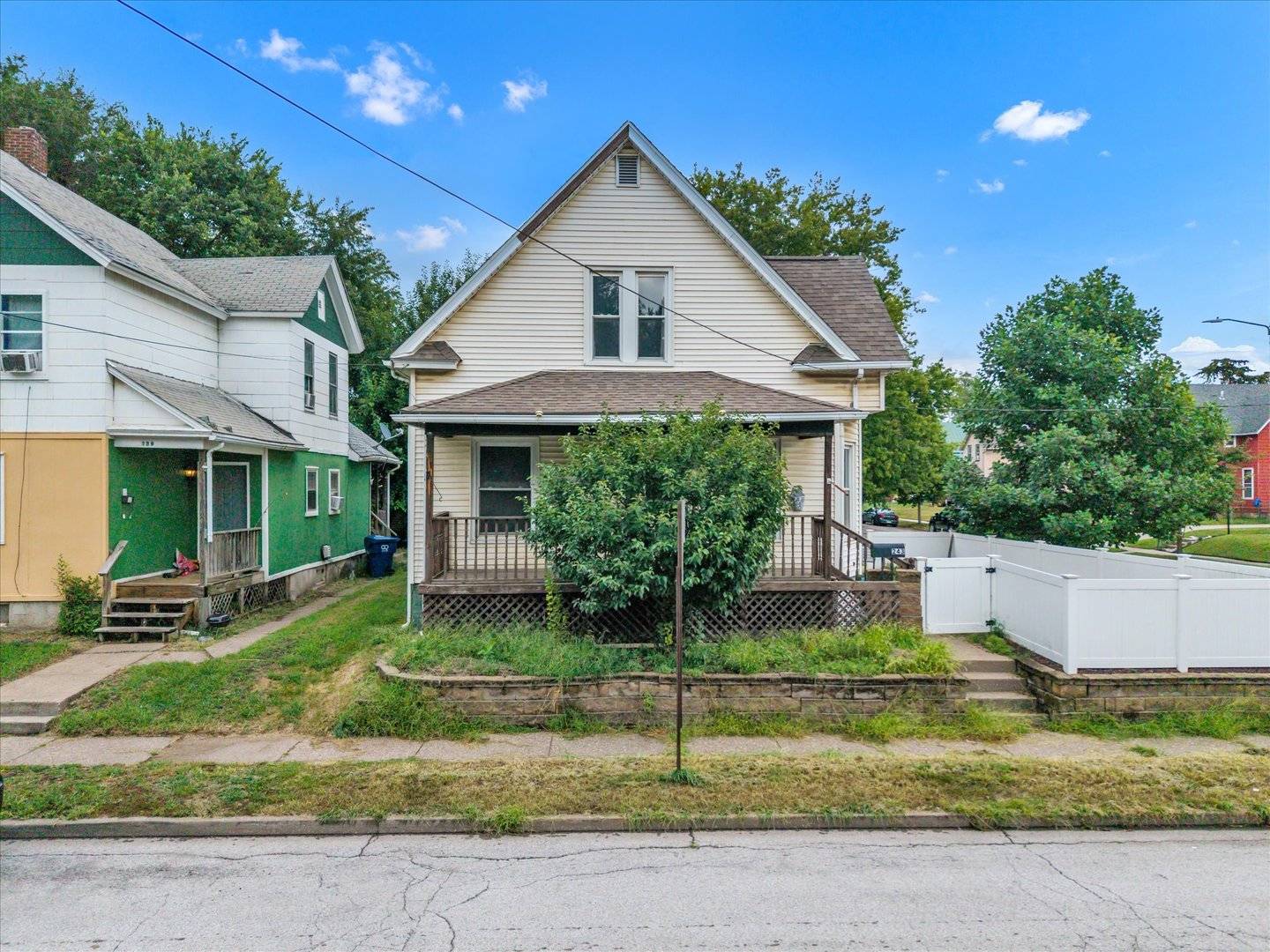 243 S Pine ST, Davenport, IA 52802