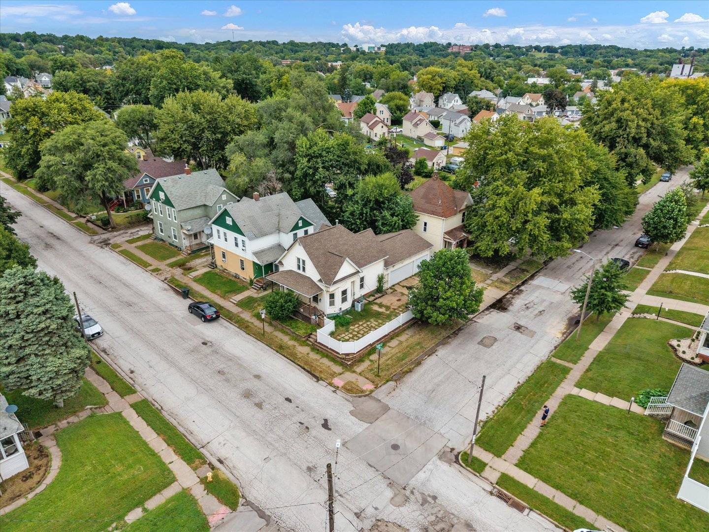 243 S Pine ST, Davenport, IA 52802