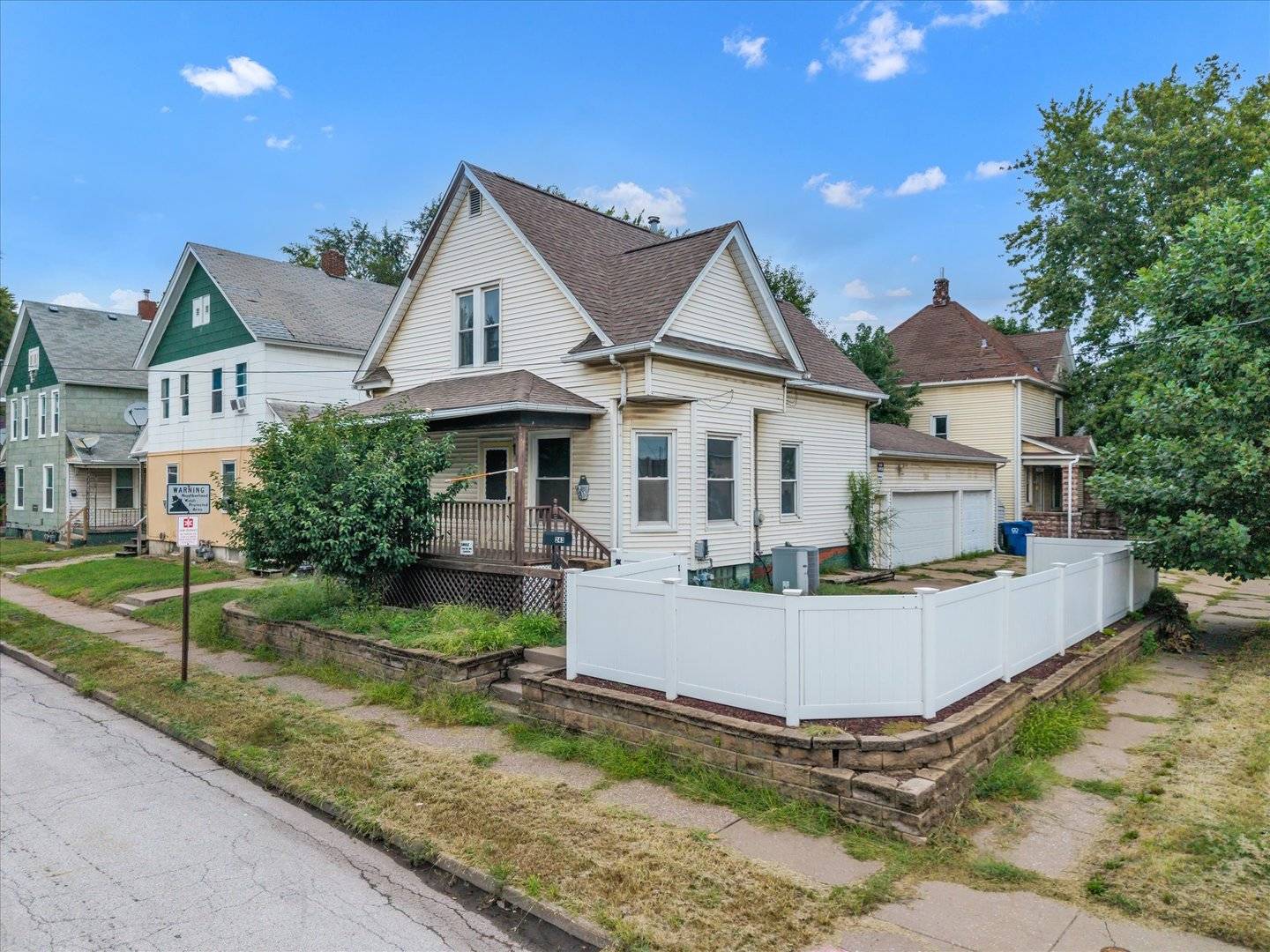 243 S Pine ST, Davenport, IA 52802