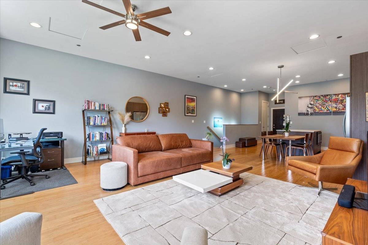 1101 Dodge AVE #204, Evanston, IL 60202