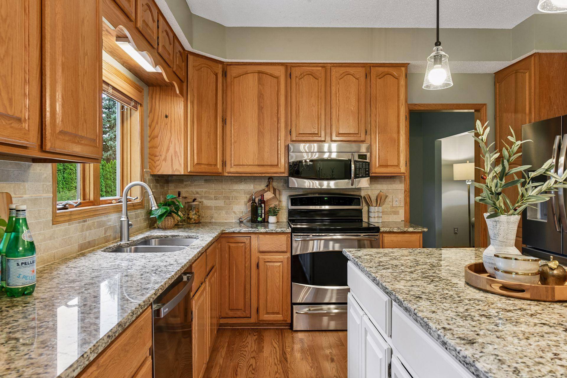 1929 Woodstone DR, Victoria, MN 55386