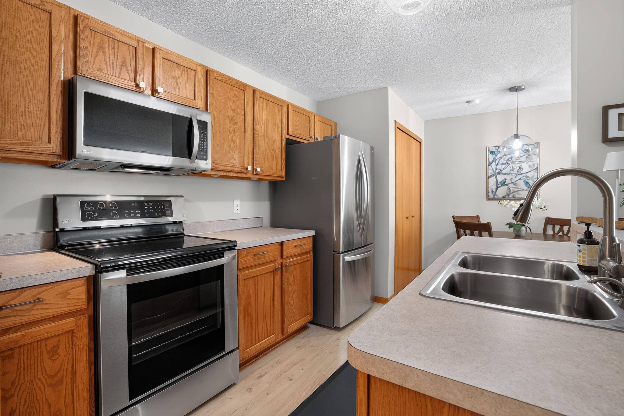 15955 Finch LN, Apple Valley, MN 55124