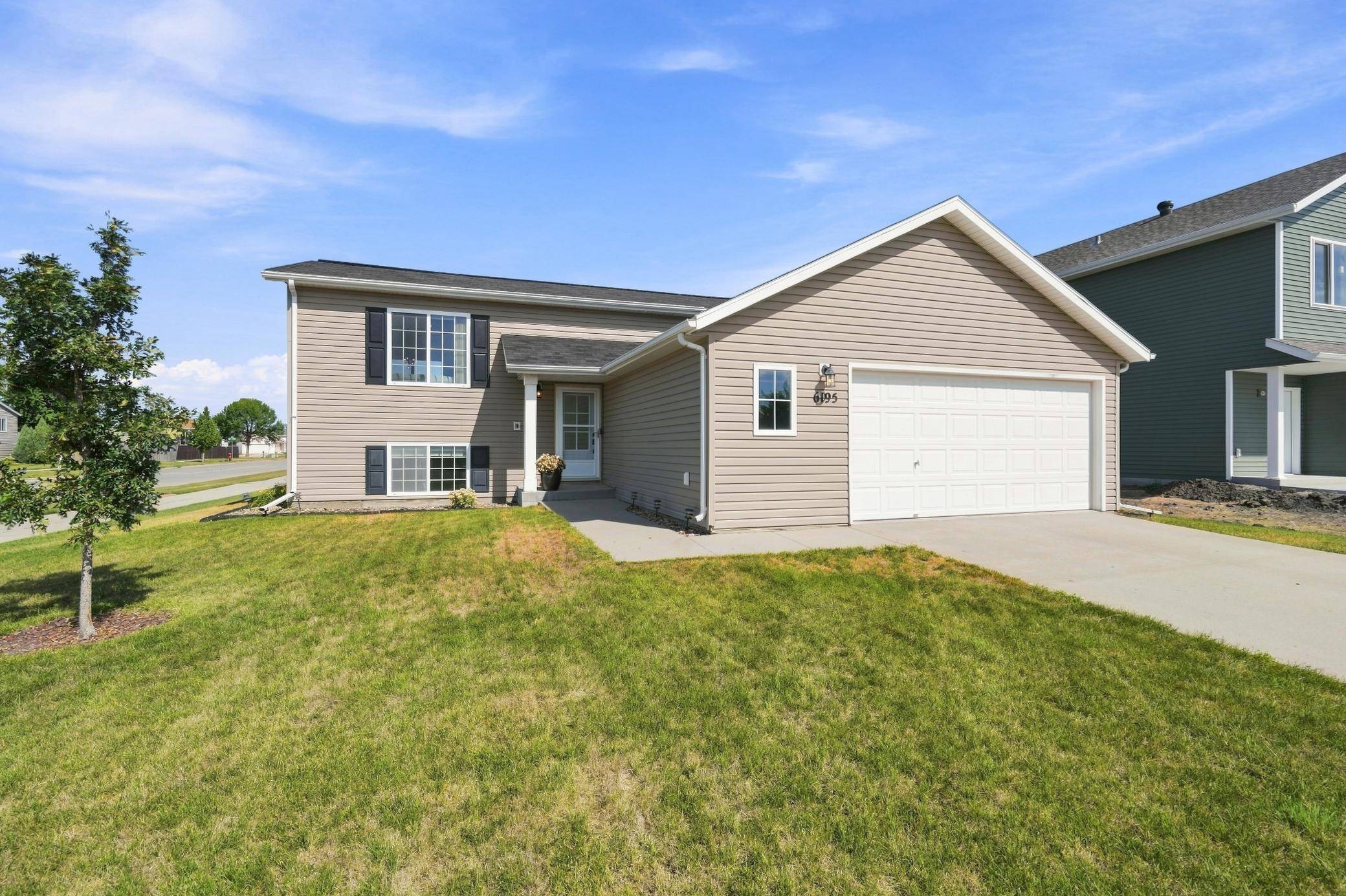6195 Bennett CT S, Fargo, ND 58104