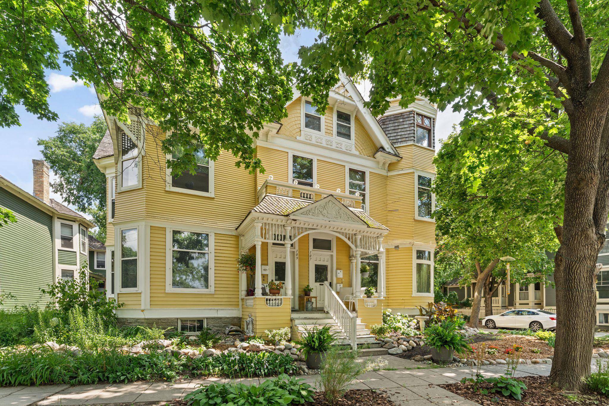 107 Island AVE W, Minneapolis, MN 55401