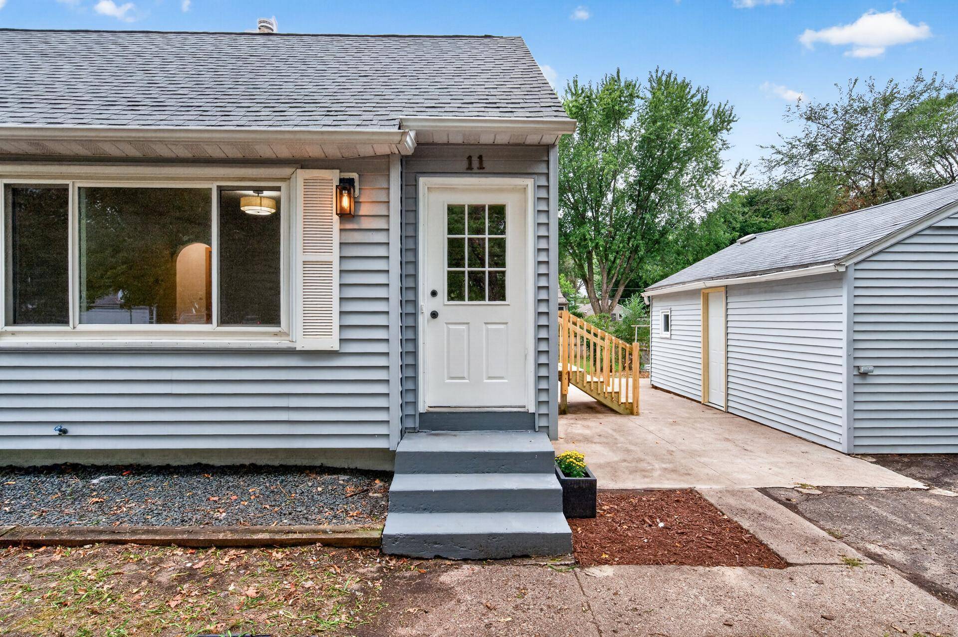 11 Edge DR, Circle Pines, MN 55014