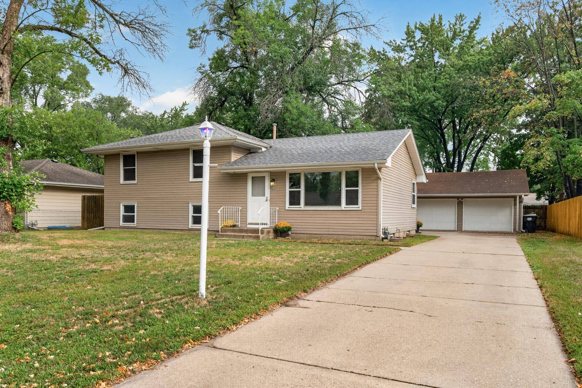 3045 116th AVE NW, Coon Rapids, MN 55433