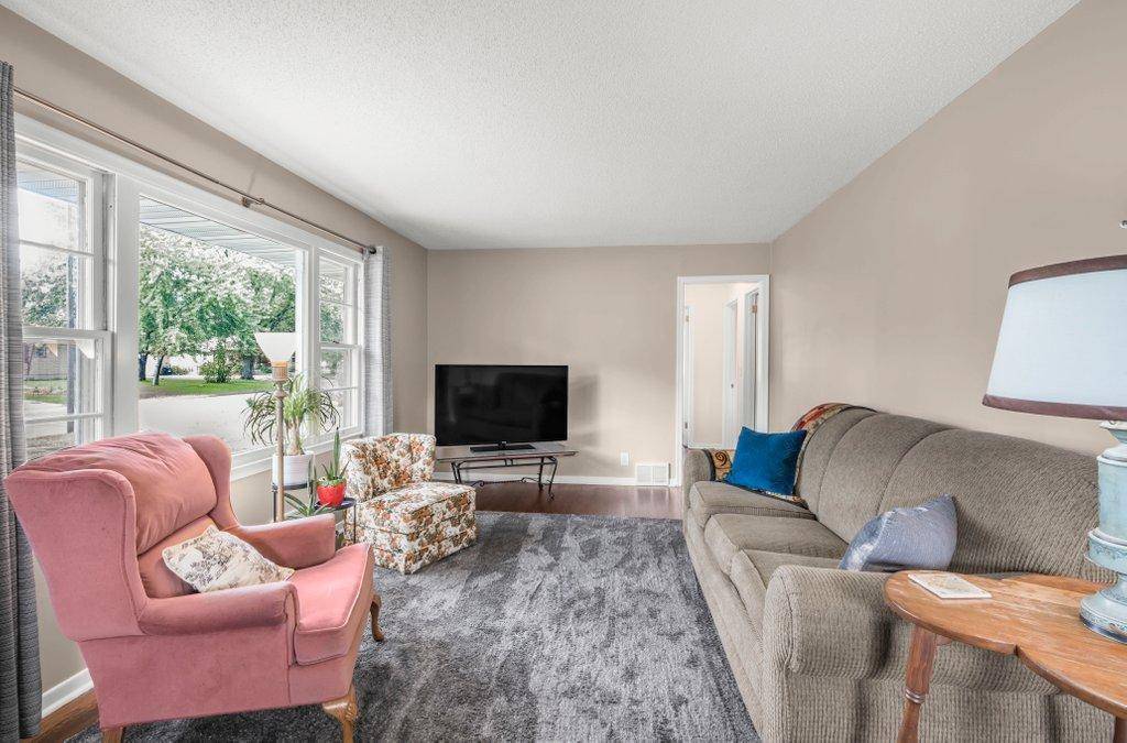 7208 Florida AVE N, Brooklyn Park, MN 55428