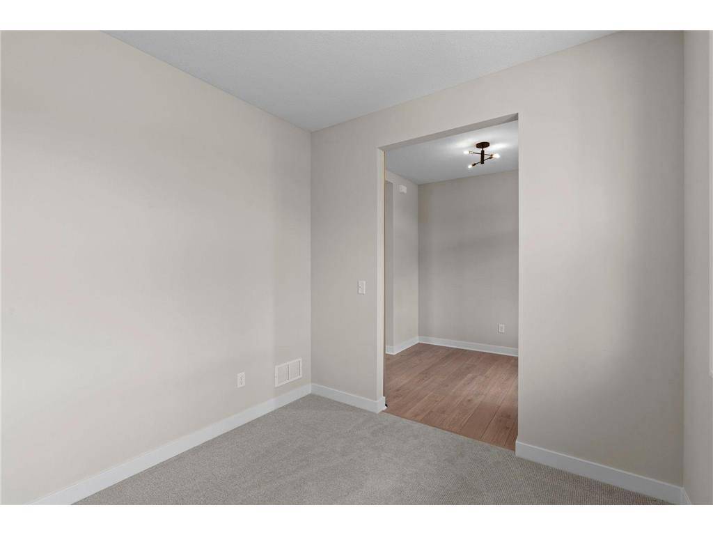 3779 Knightsbridge LN N, Lake Elmo, MN 55042