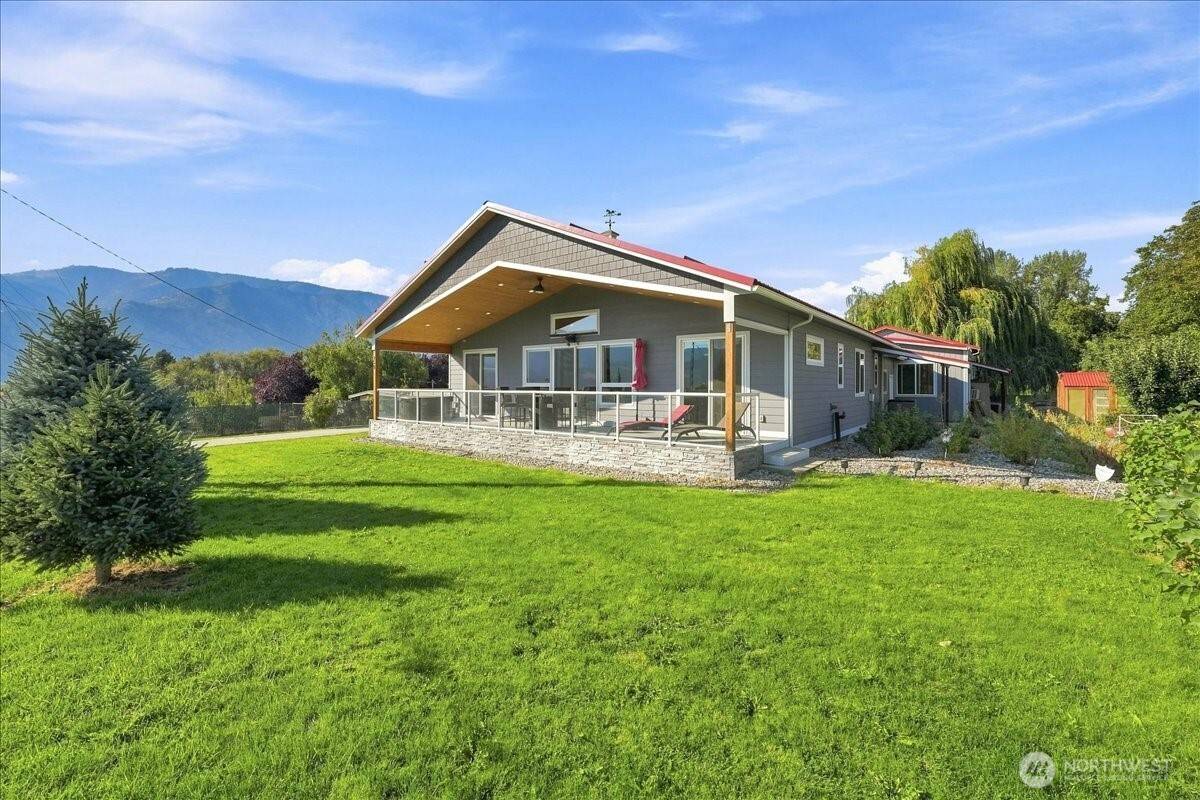 750 Lakeshore DR, Manson, WA 98831