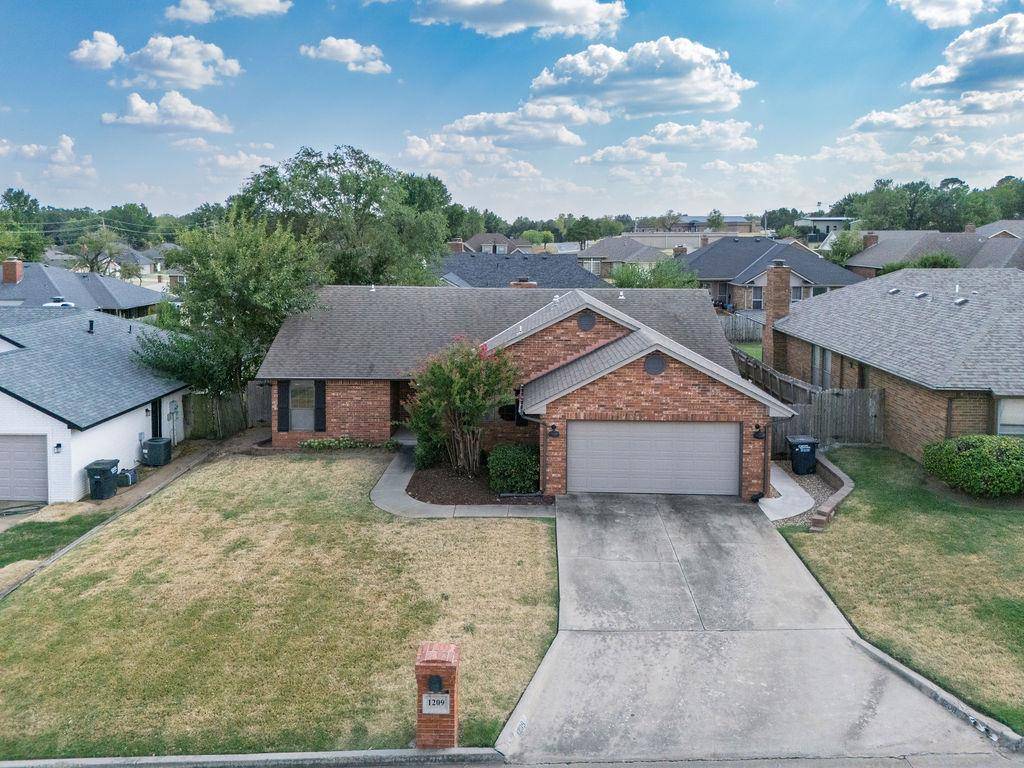 1209 Castle Creek ST, Shawnee, OK 74804