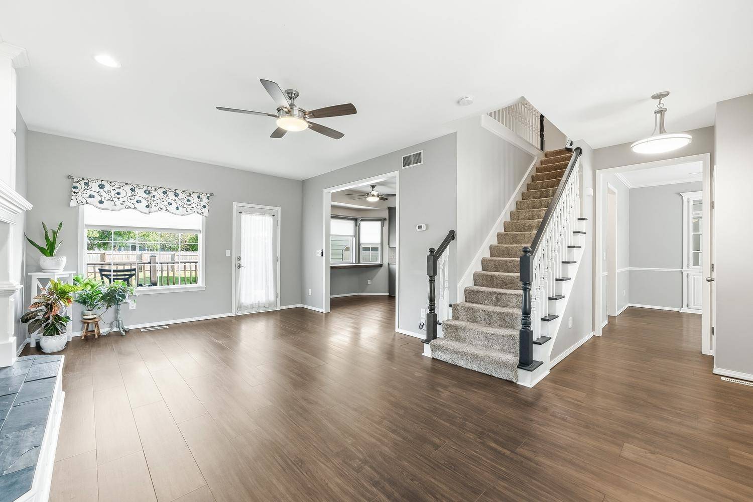 4 E 2nd Circle, Valley Center, KS 67147