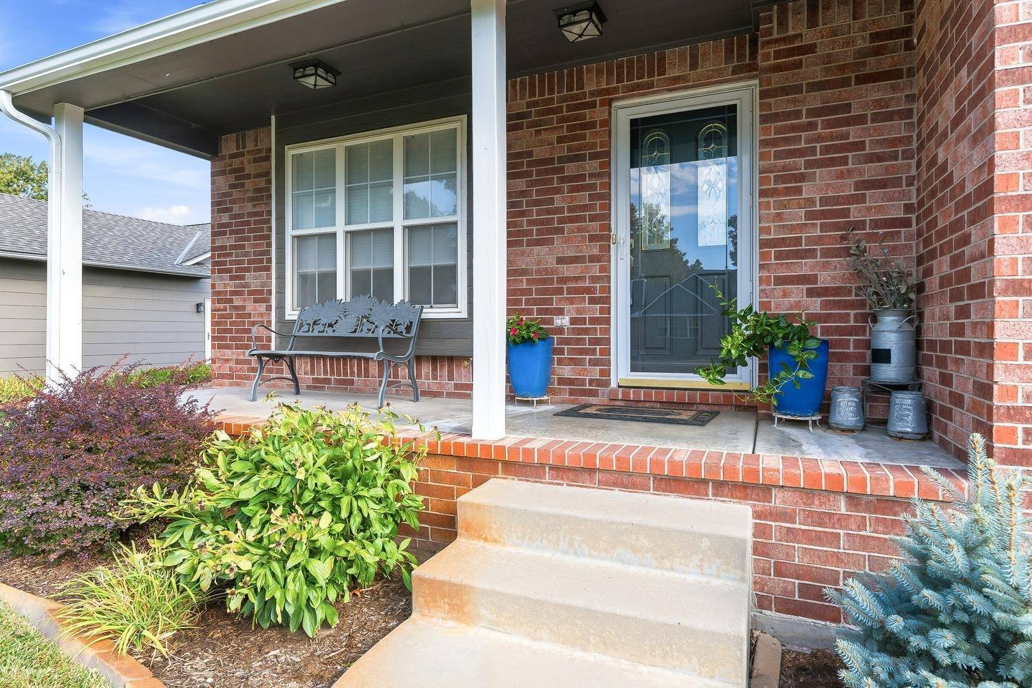 4 E 2nd Circle, Valley Center, KS 67147