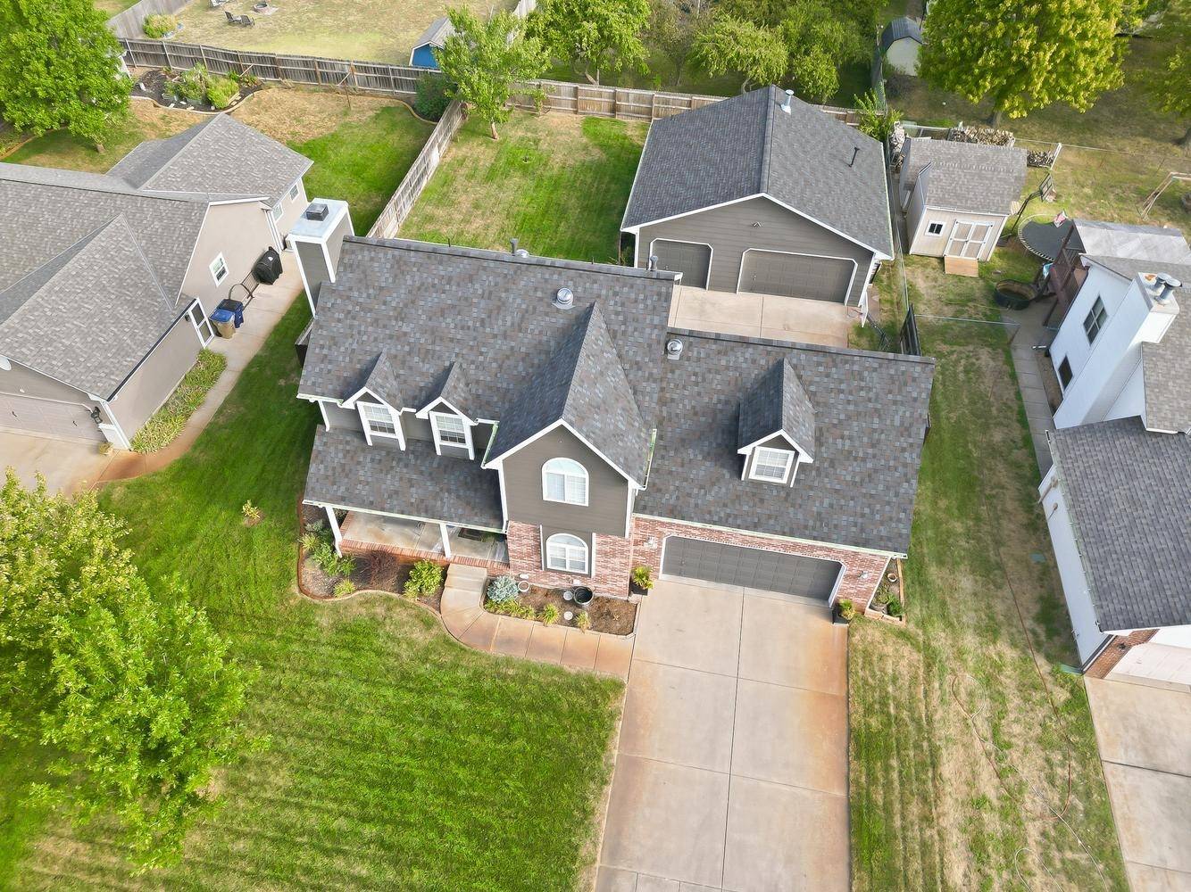4 E 2nd Circle, Valley Center, KS 67147