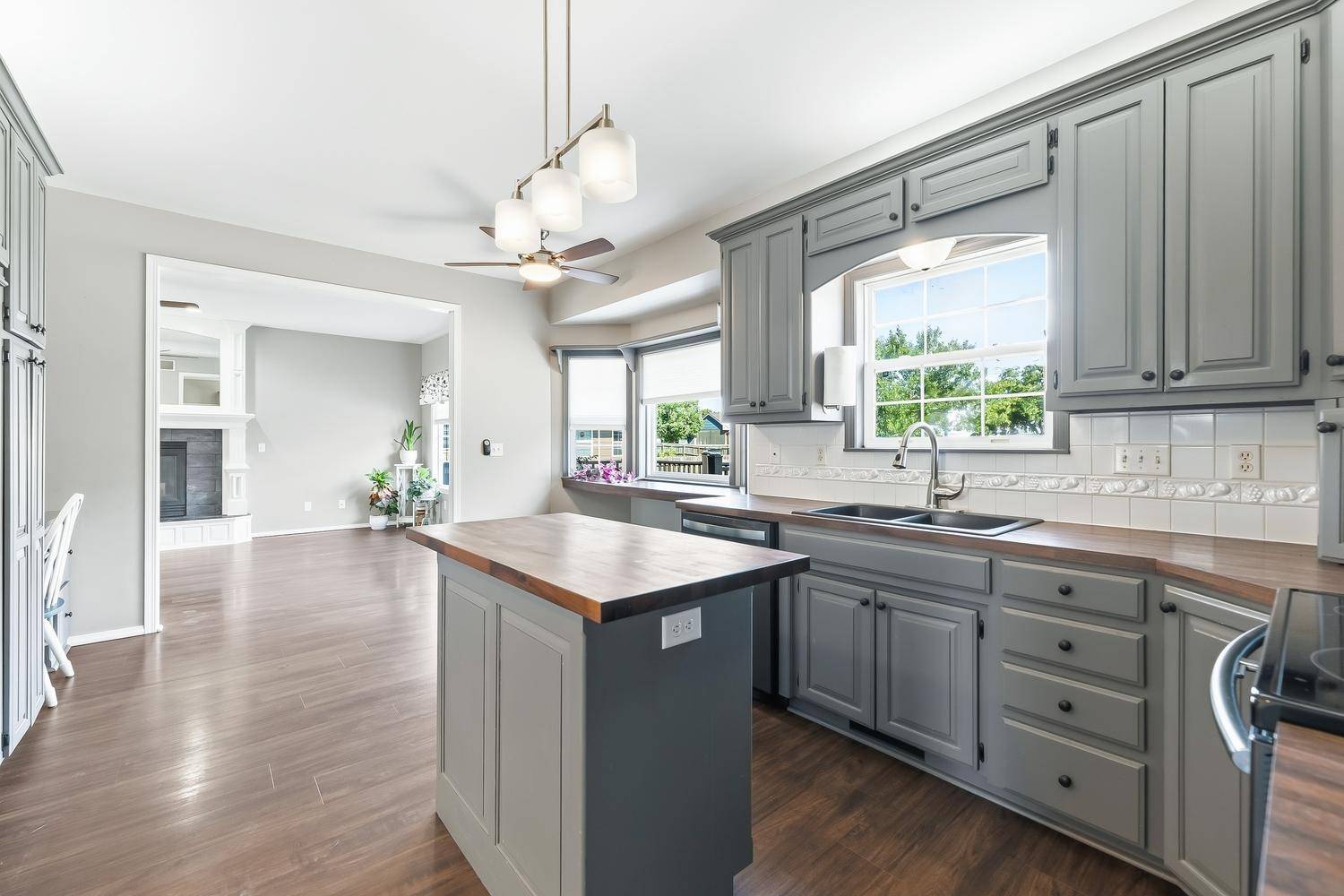 4 E 2nd Circle, Valley Center, KS 67147