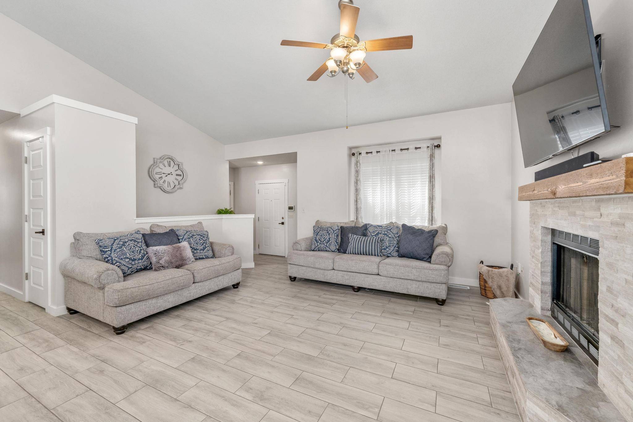 703 S Red Oaks Cir, Wichita, KS 67207