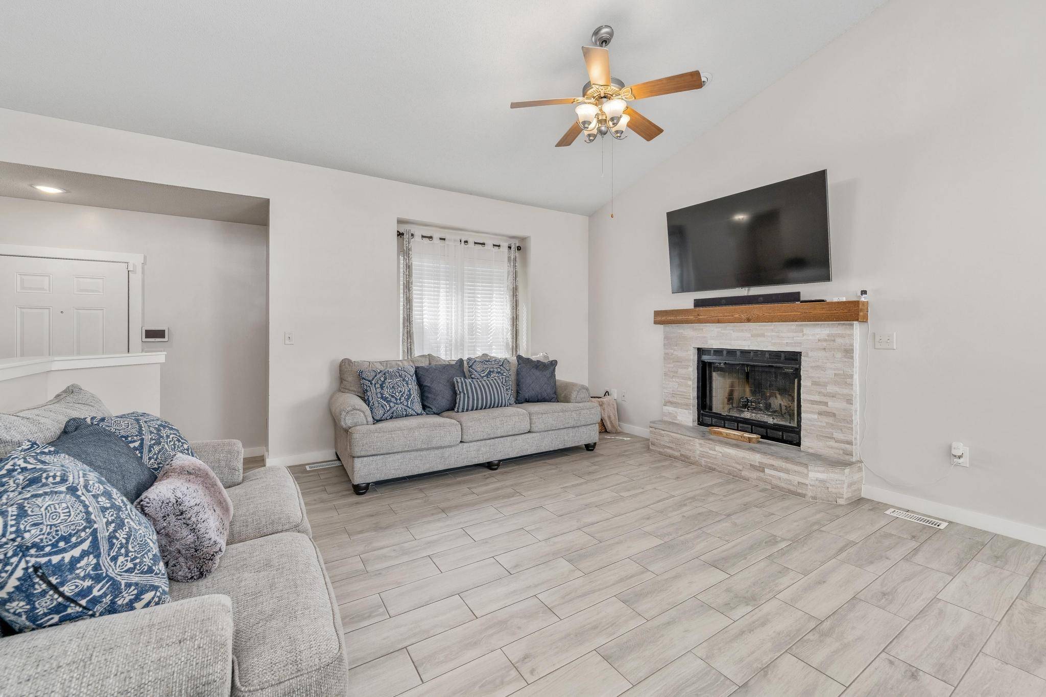 703 S Red Oaks Cir, Wichita, KS 67207