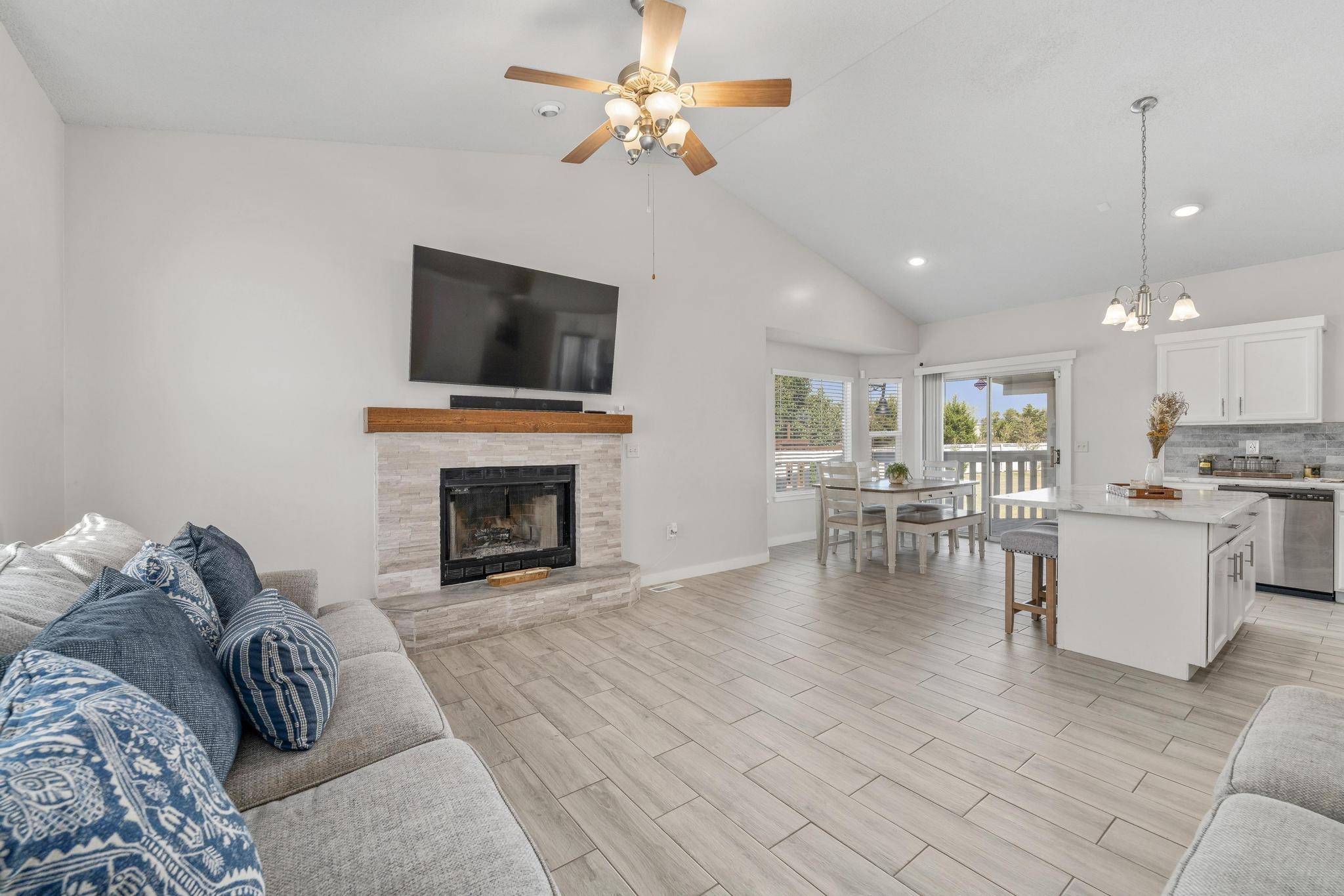 703 S Red Oaks Cir, Wichita, KS 67207