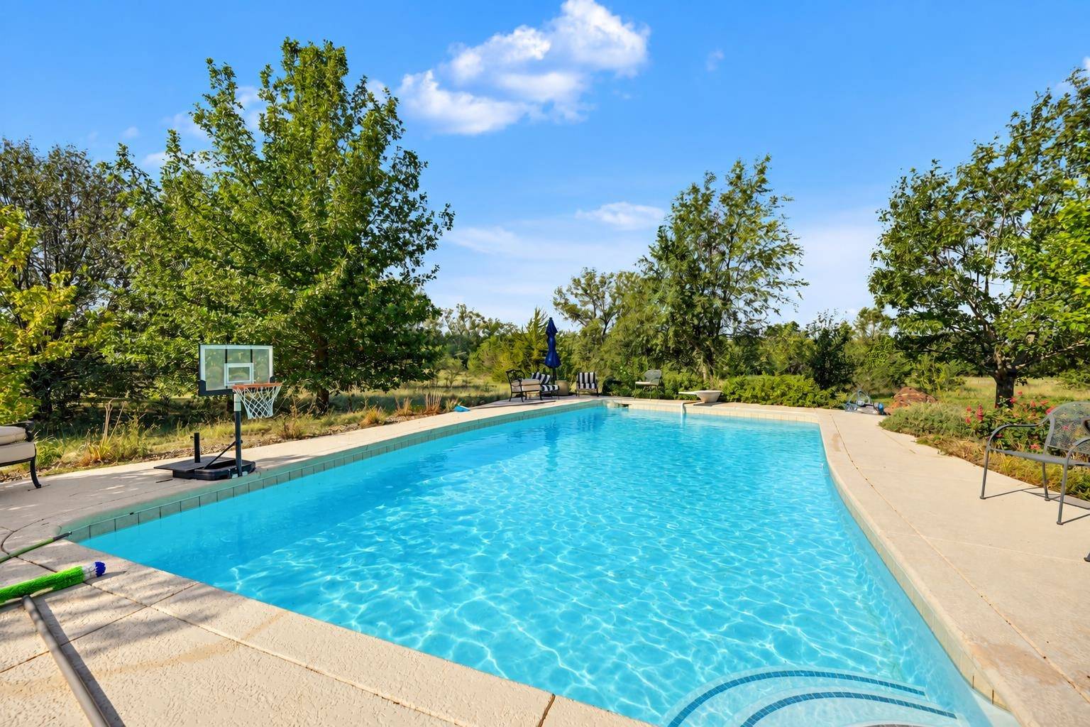 356 S Country Estates Dr, Salina, KS 67401