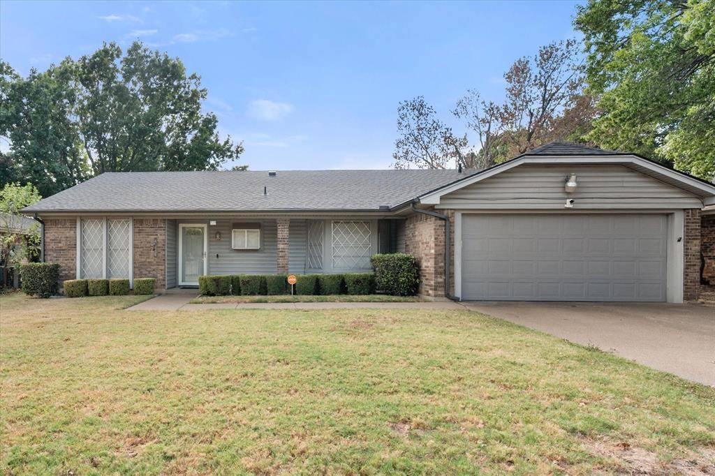729 NW Charlyne Drive, Burleson, TX 76028