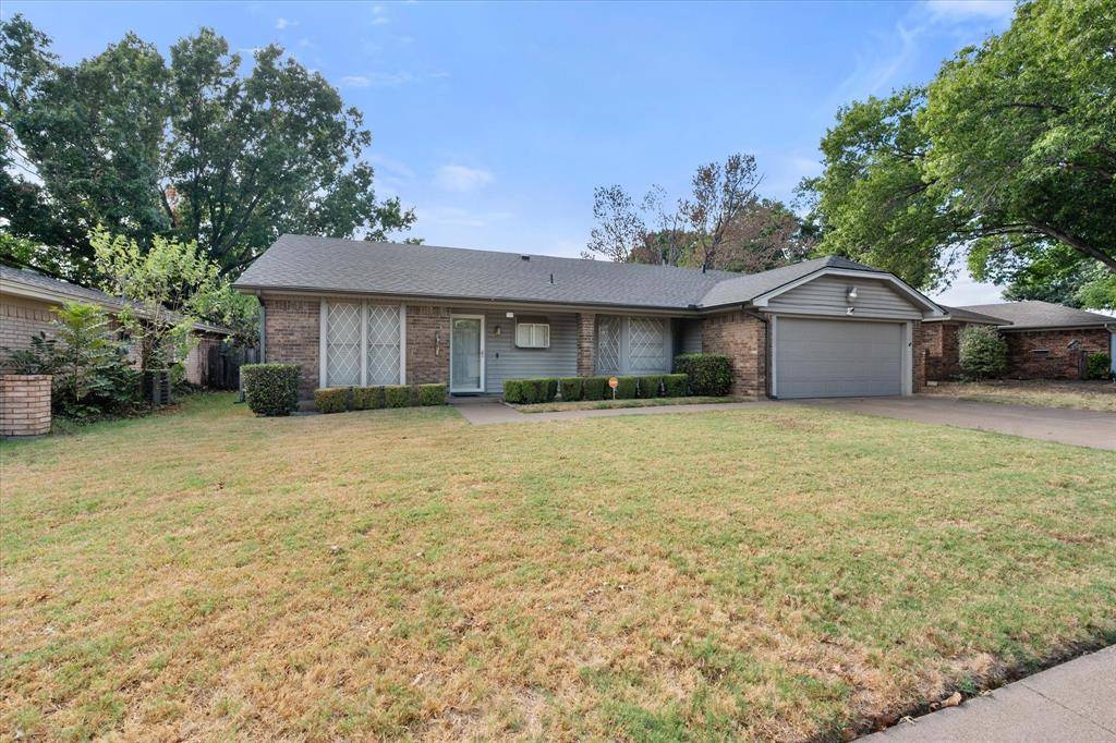 729 NW Charlyne Drive, Burleson, TX 76028
