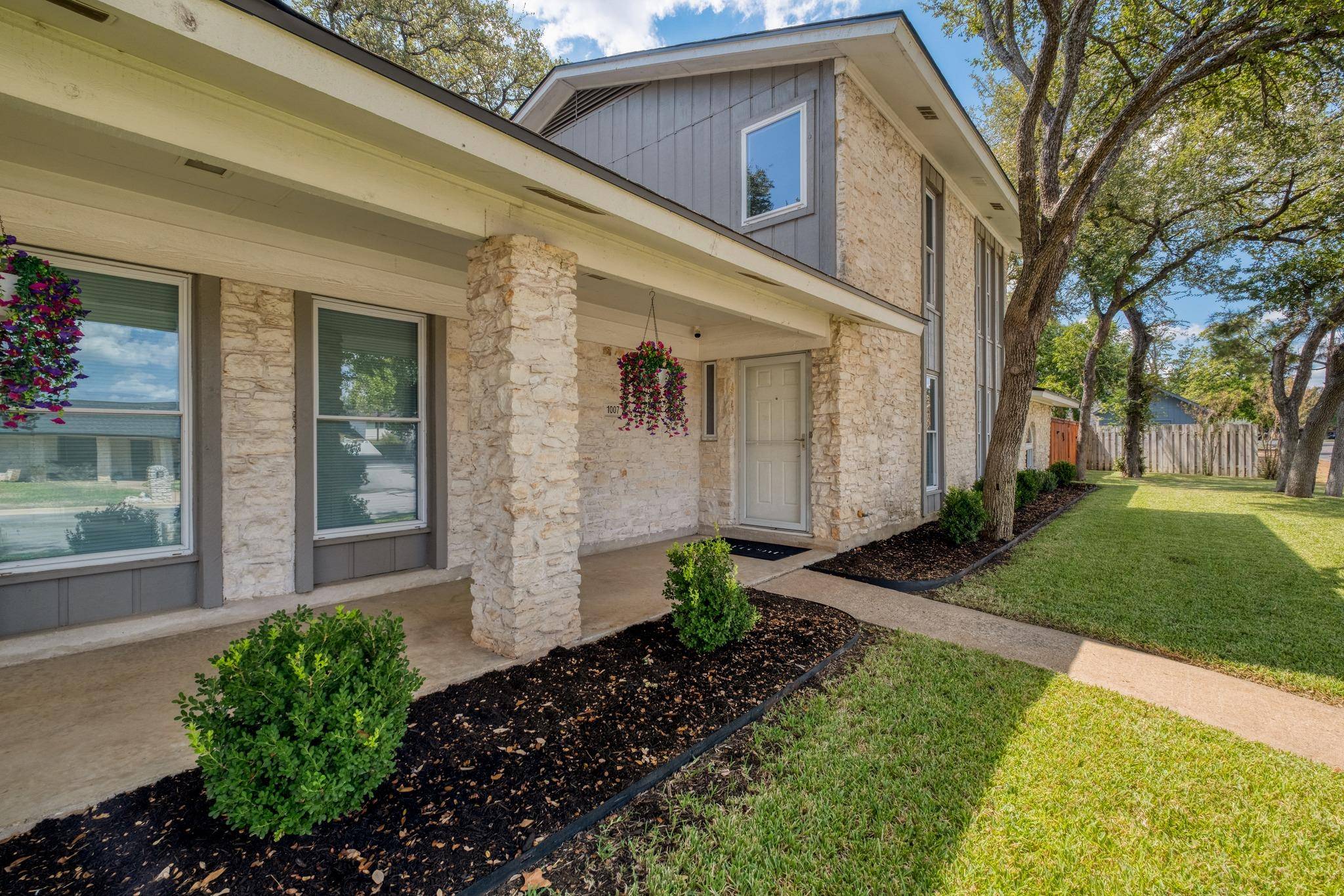 1007 Bluff DR, Round Rock, TX 78681