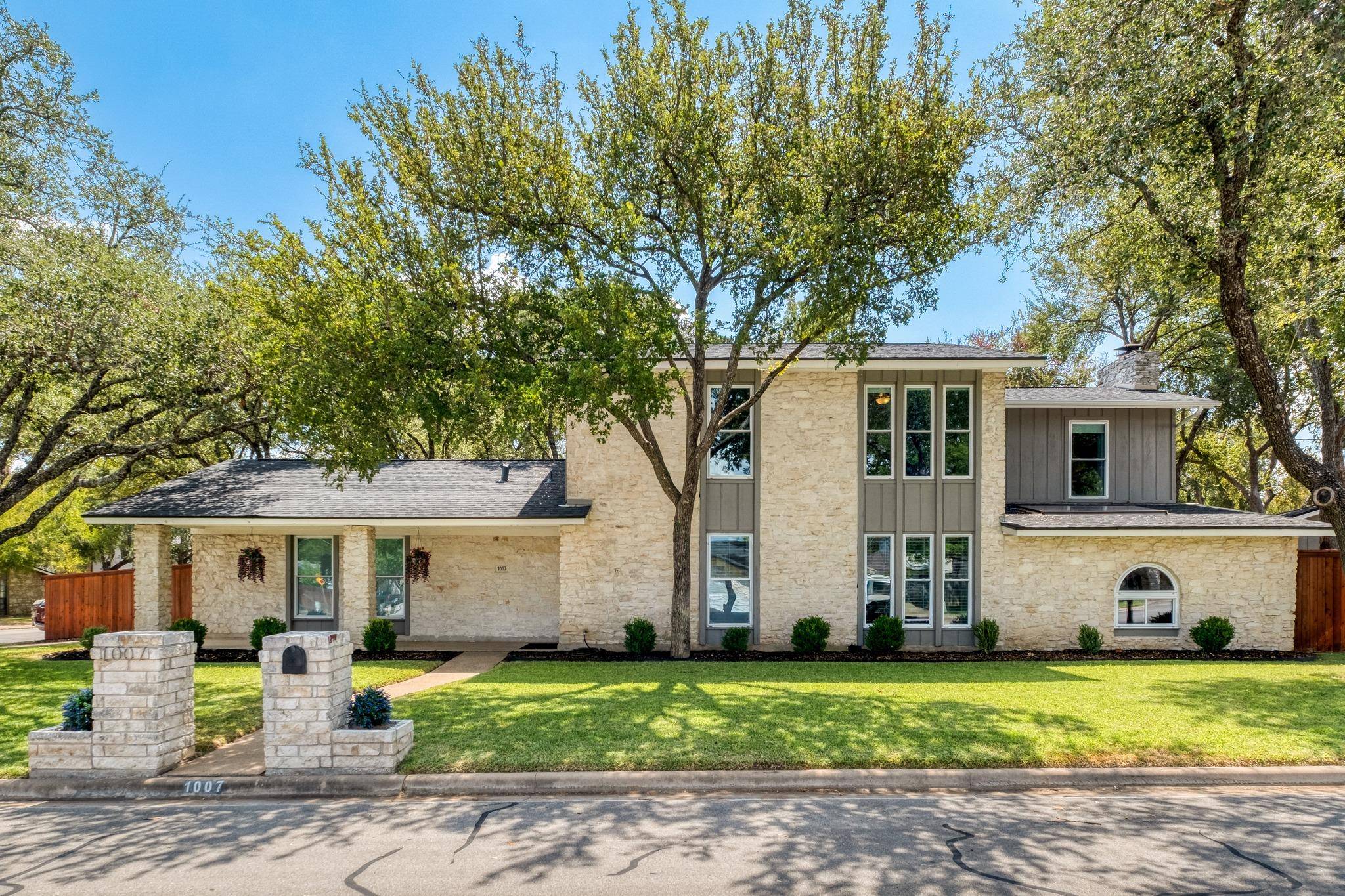 1007 Bluff DR, Round Rock, TX 78681