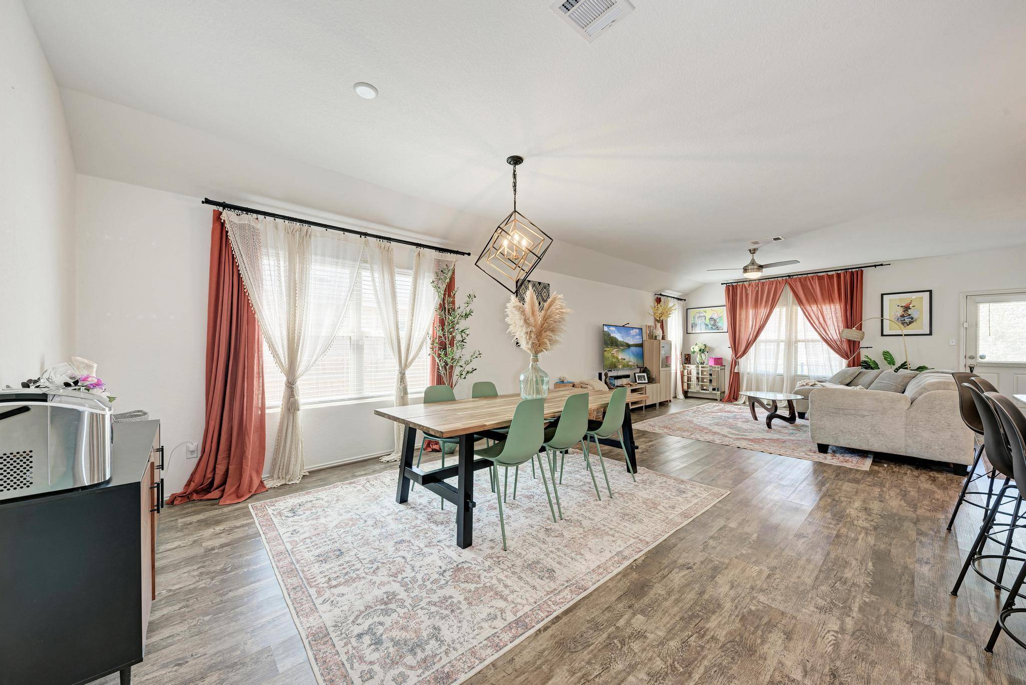 629 Shimek LN, Jarrell, TX 76537