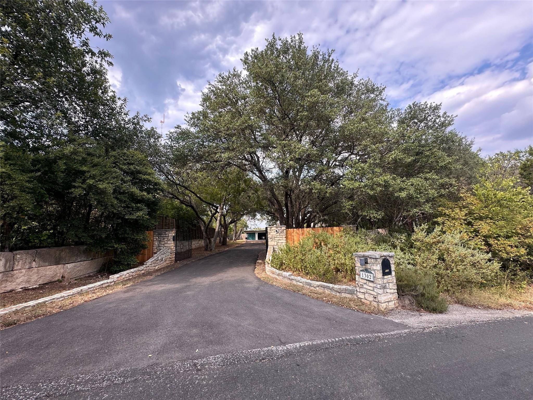 1302 Ridgecrest DR, Austin, TX 78746