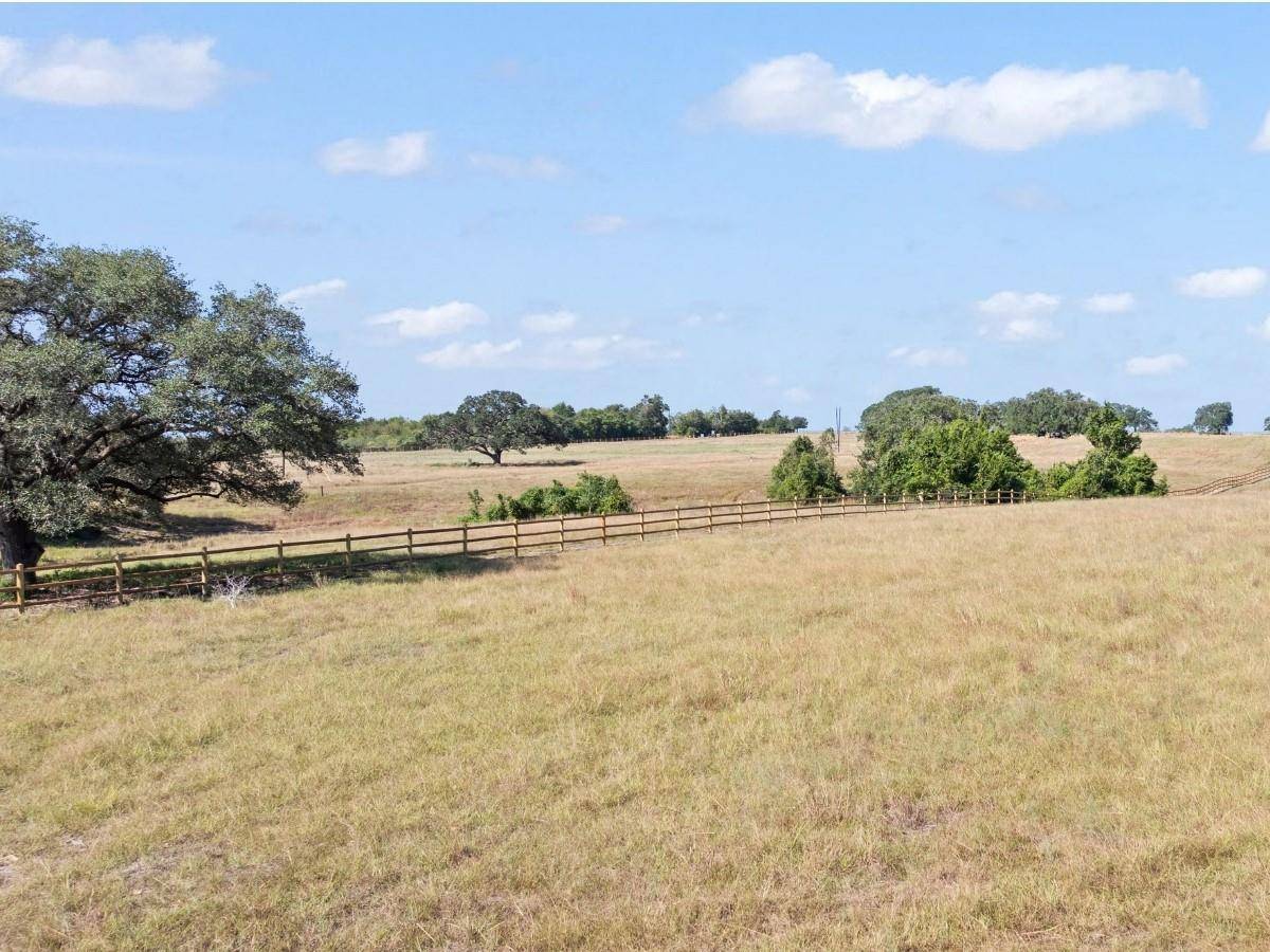 2961 FM 956, Schulenburg, TX 78956