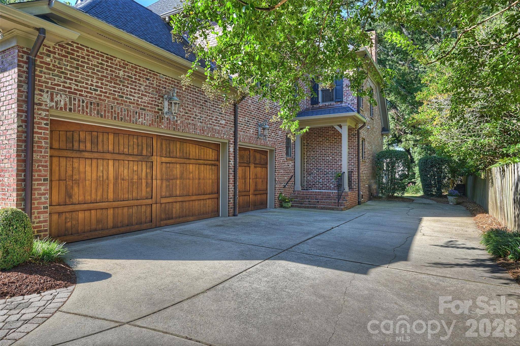 2720 Tanglewood LN, Charlotte, NC 28211