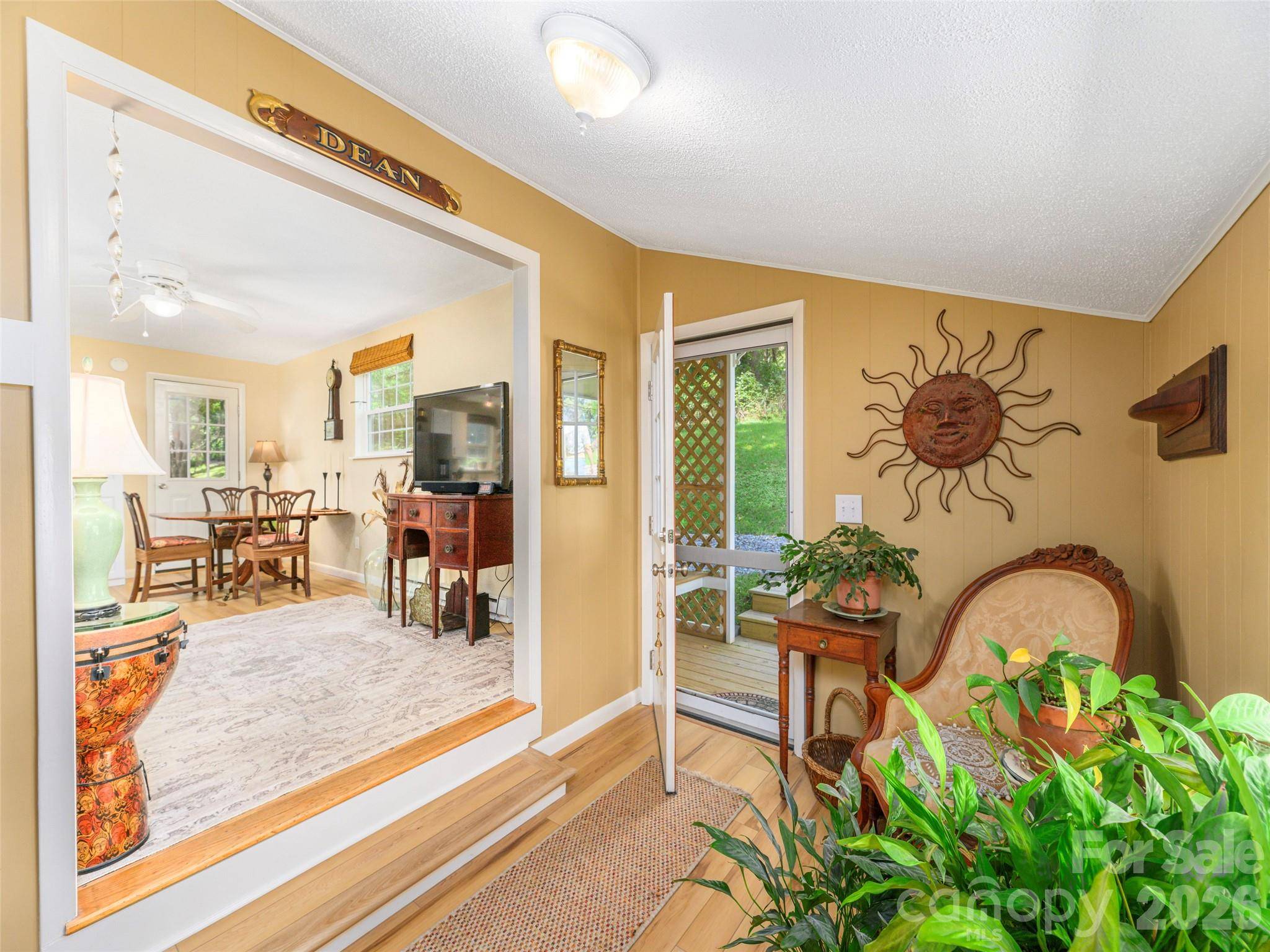 78 London LN, Clyde, NC 28721