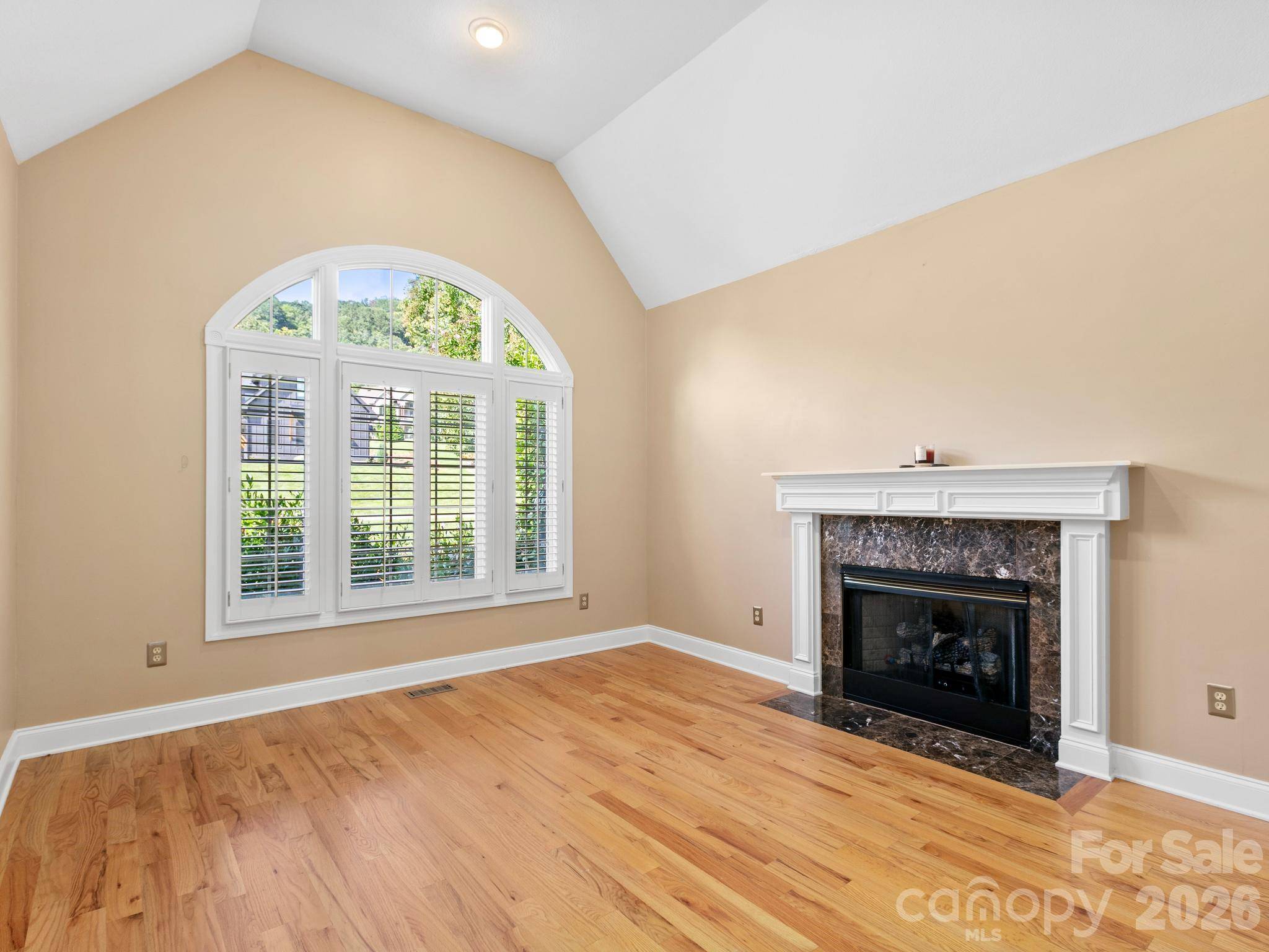 7 Round Robin LN, Mills River, NC 28759