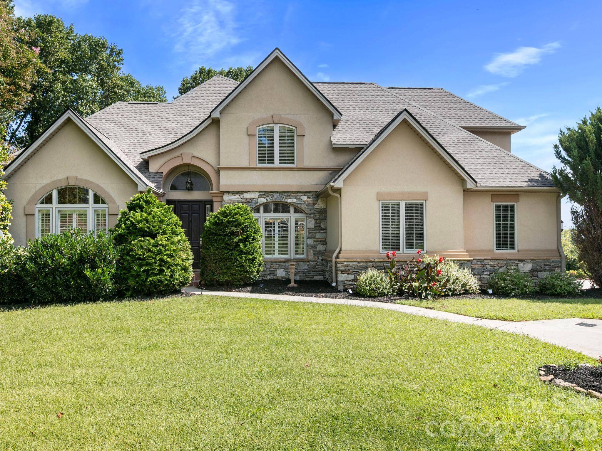 7 Round Robin LN, Mills River, NC 28759