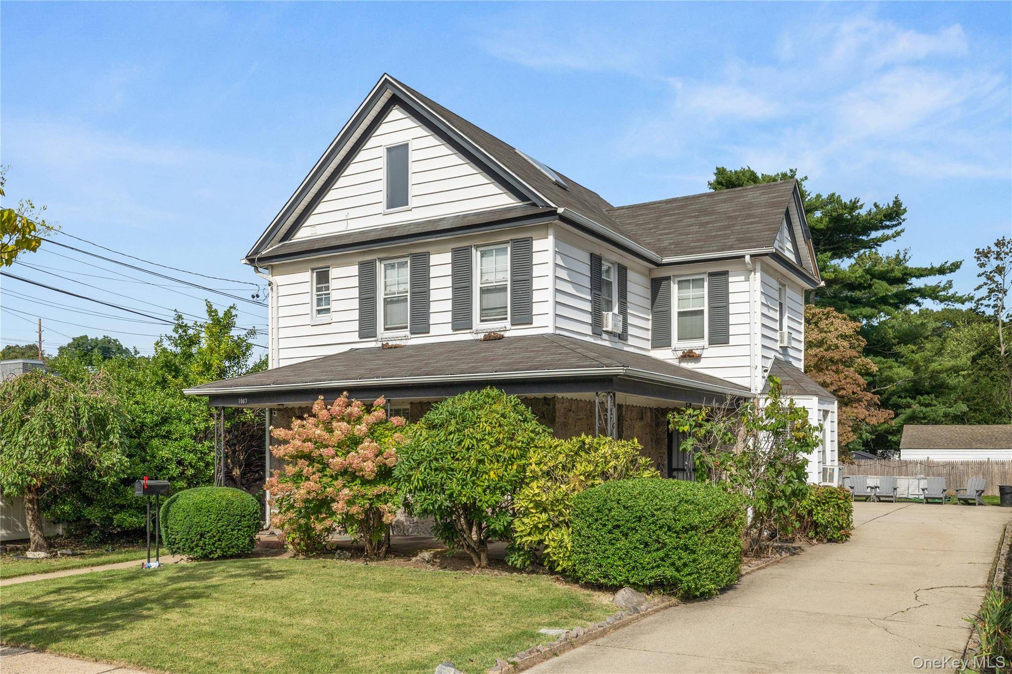 1967 Oakland AVE, Wantagh, NY 11793