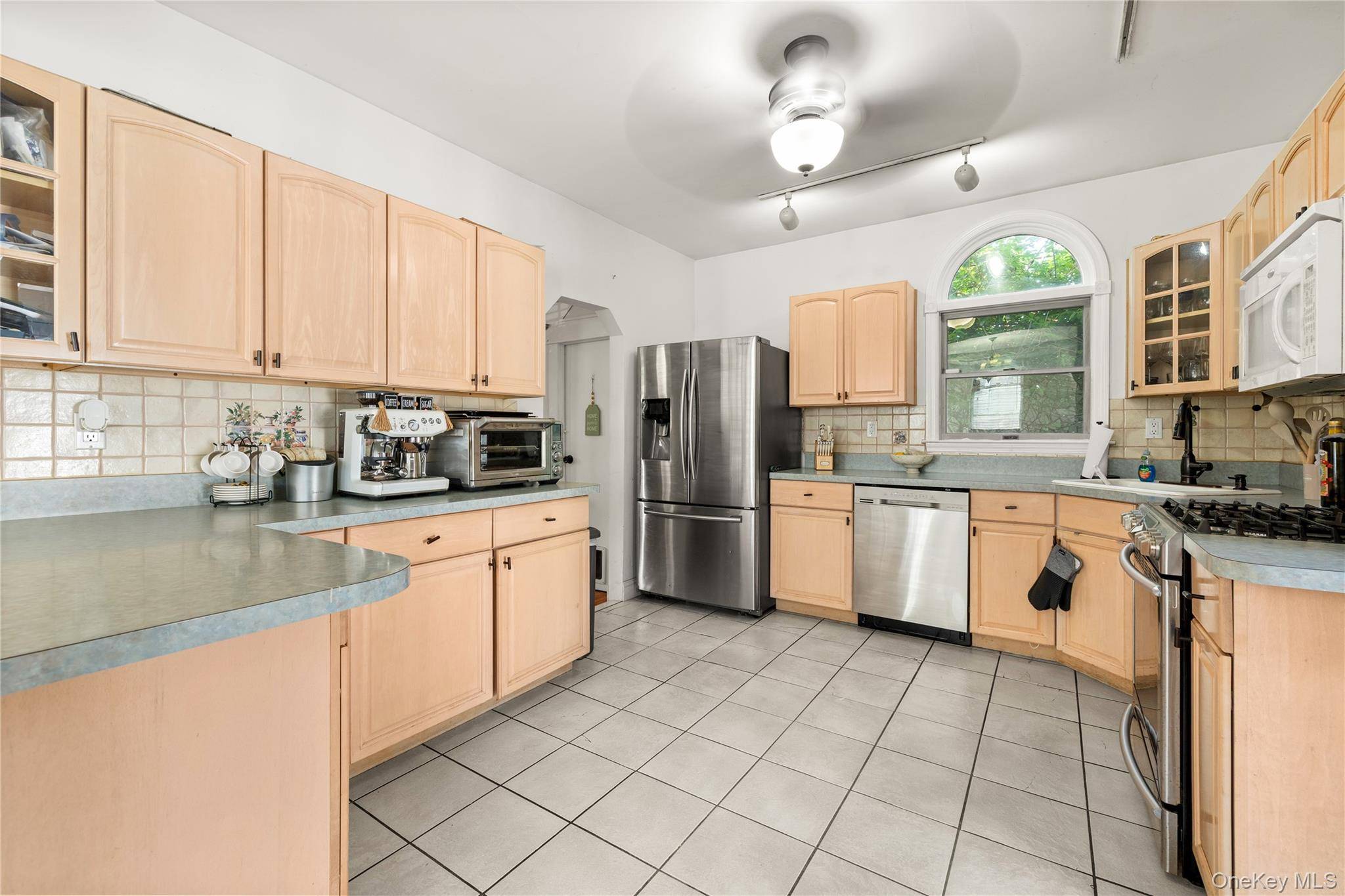 1967 Oakland AVE, Wantagh, NY 11793