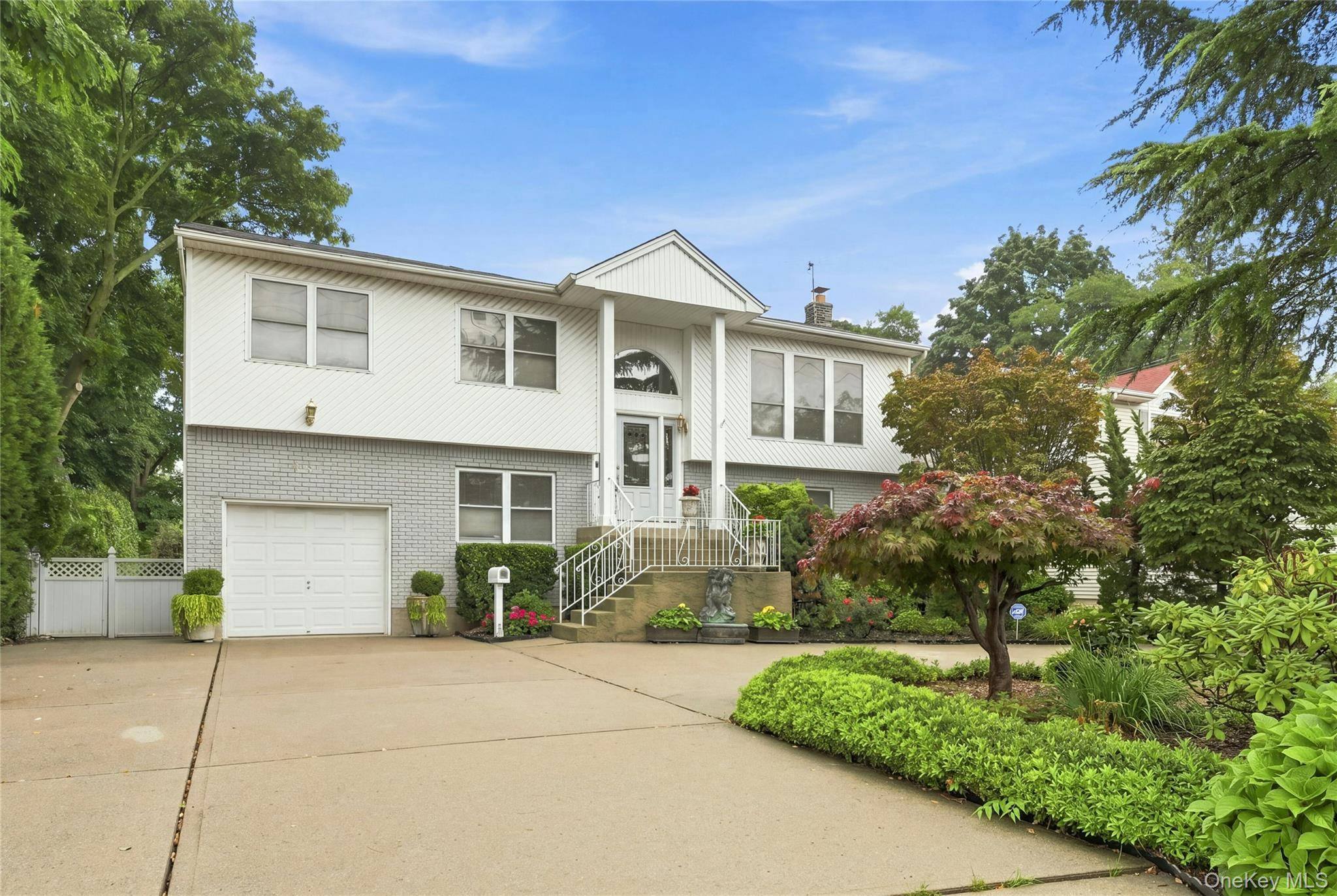 991 Newbridge RD, North Bellmore, NY 11710