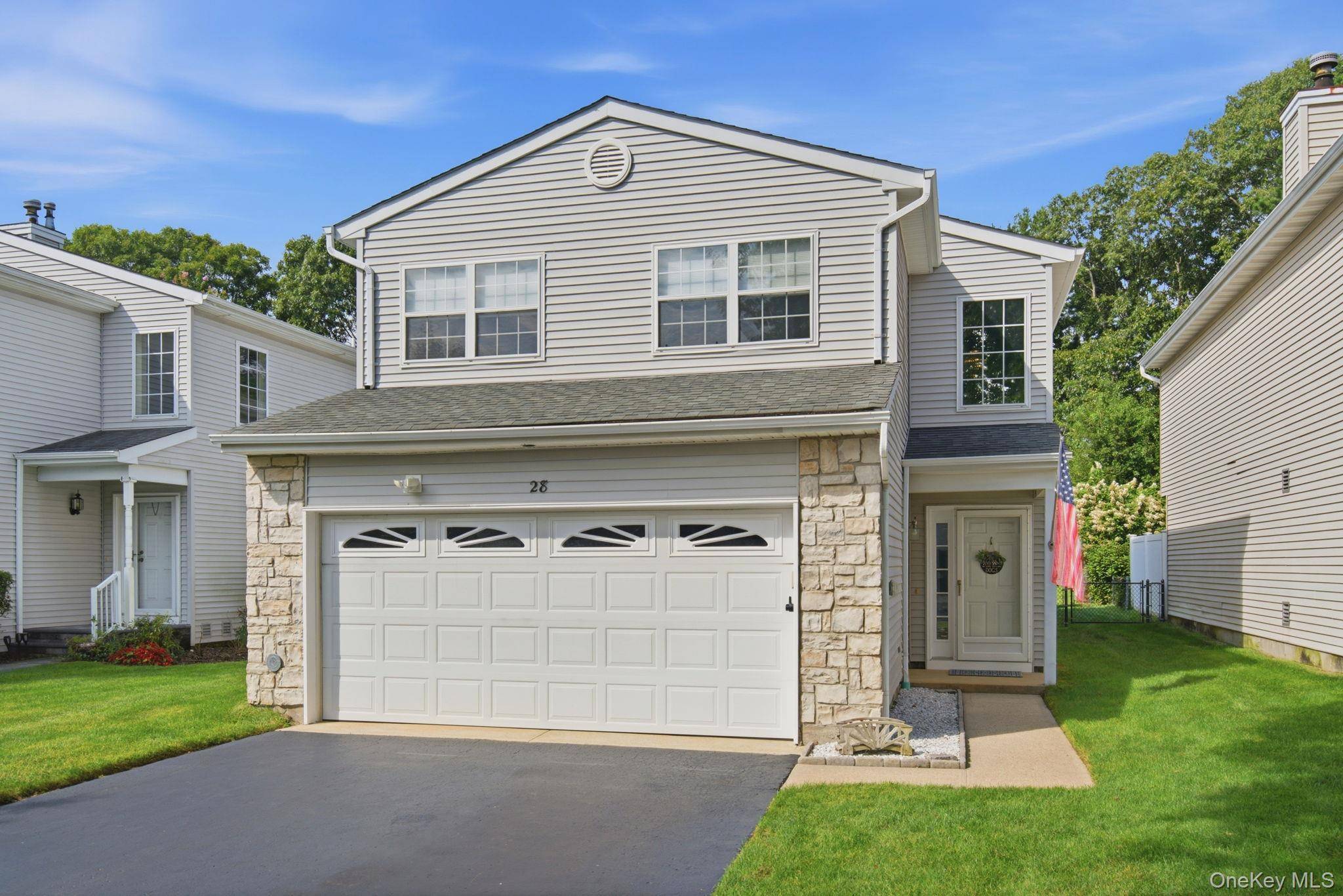 28 Colony DR, Holbrook, NY 11741