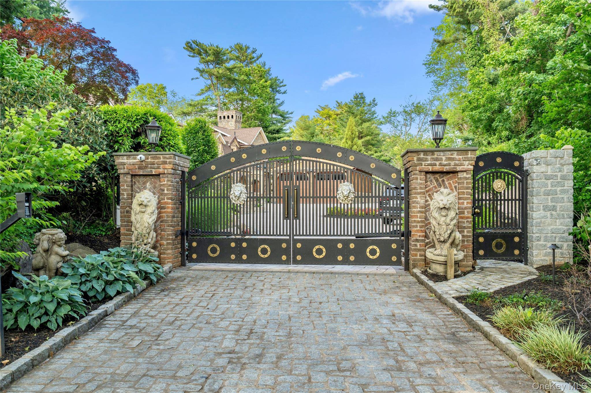 213 Guinea Woods RD, Old Westbury, NY 11568
