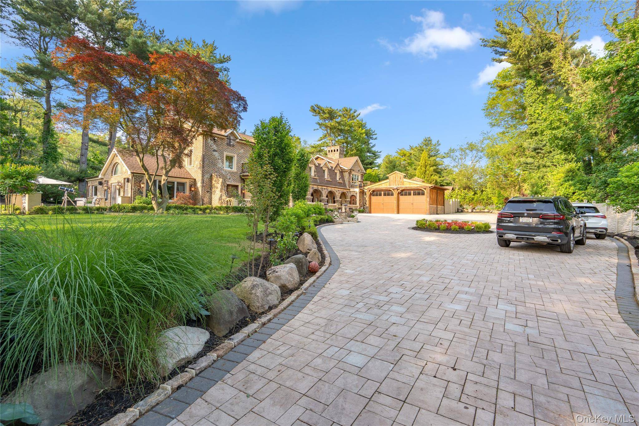 213 Guinea Woods RD, Old Westbury, NY 11568