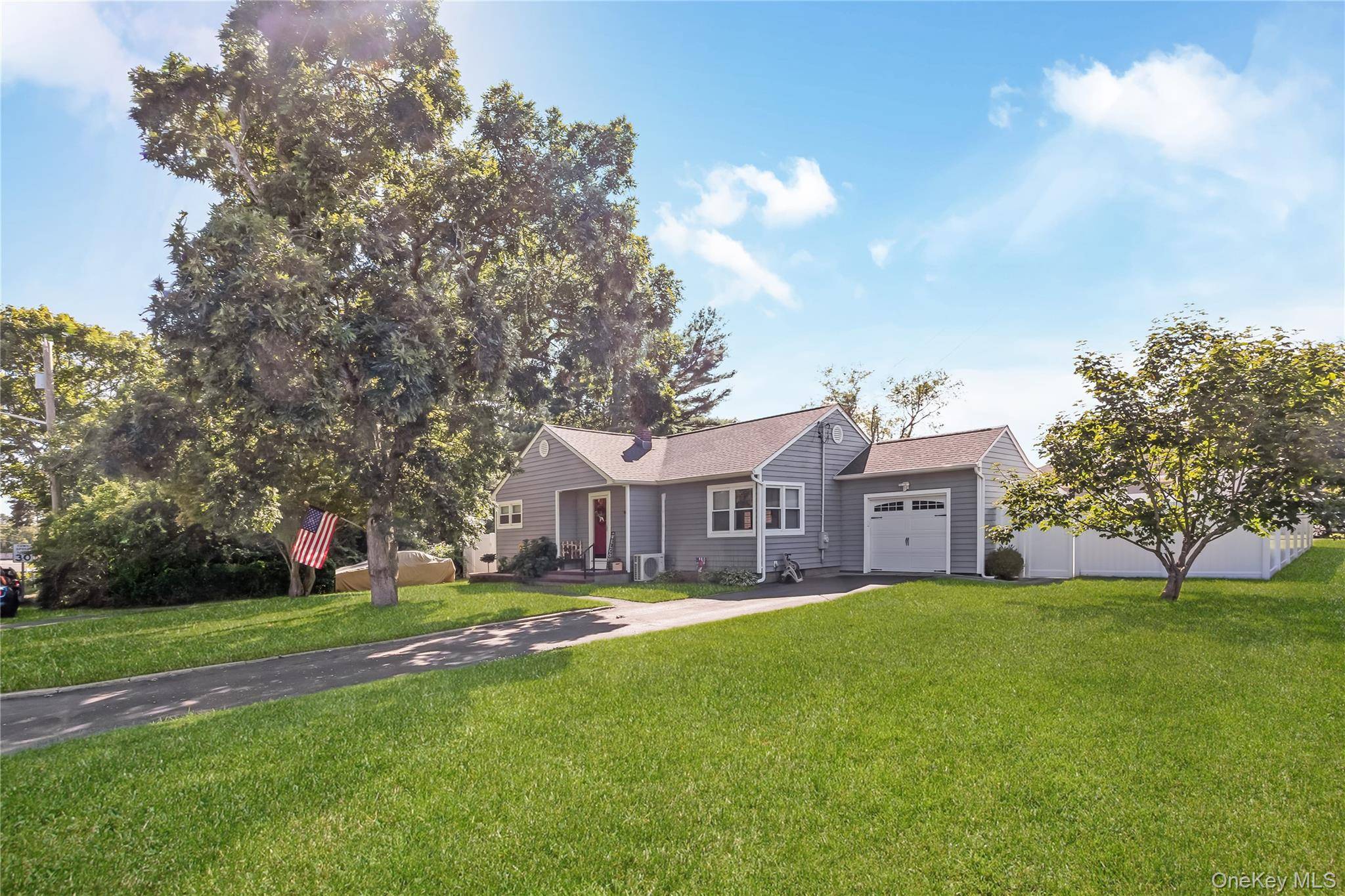 460 Amsterdam AVE, East Patchogue, NY 11772