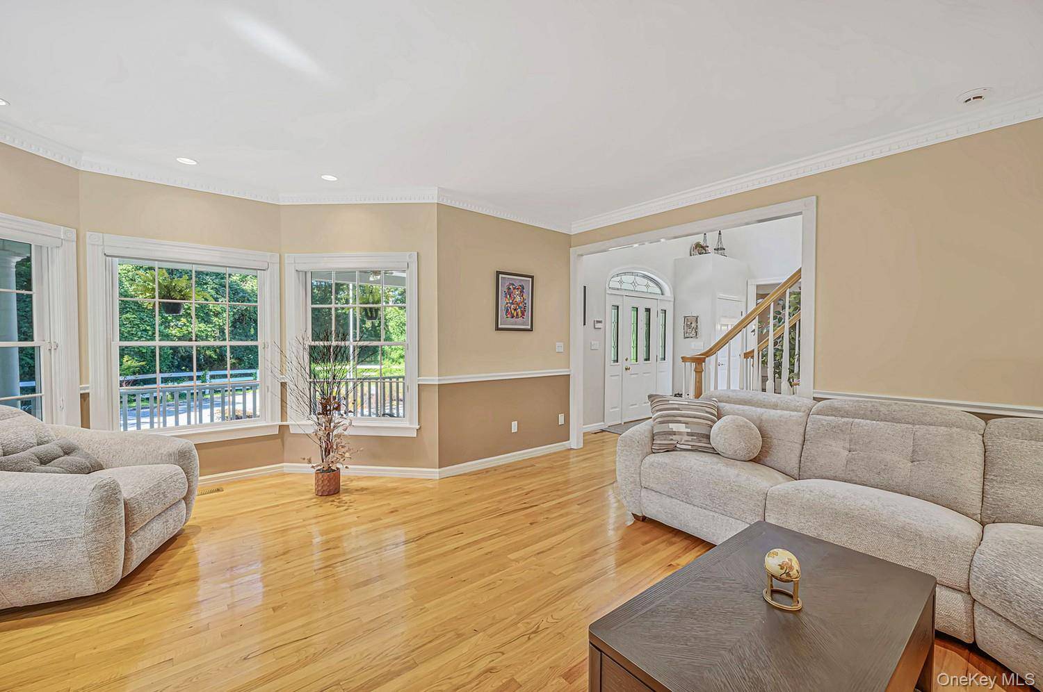 4 Holly LN, Nissequogue, NY 11780