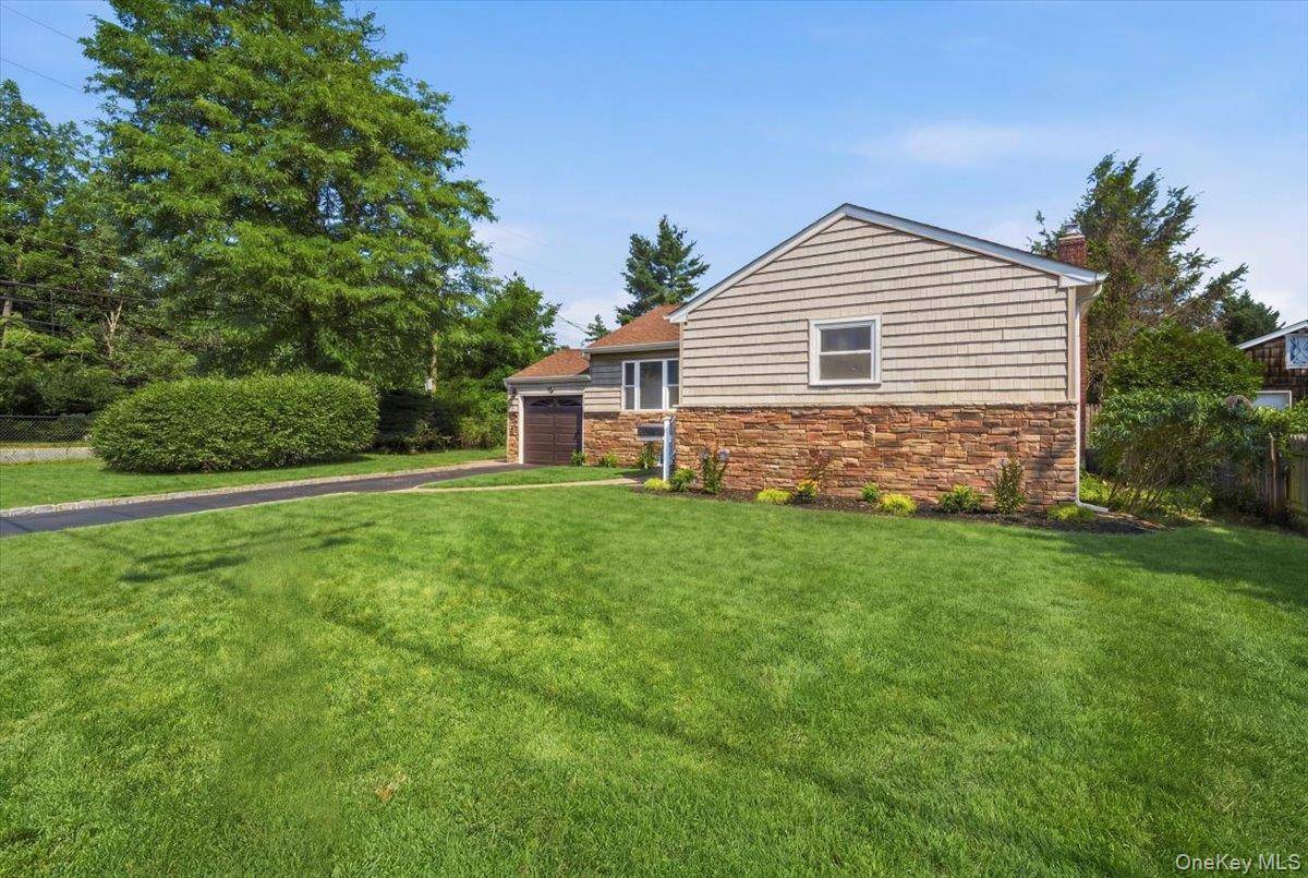 1 Rocco DR, East Northport, NY 11731