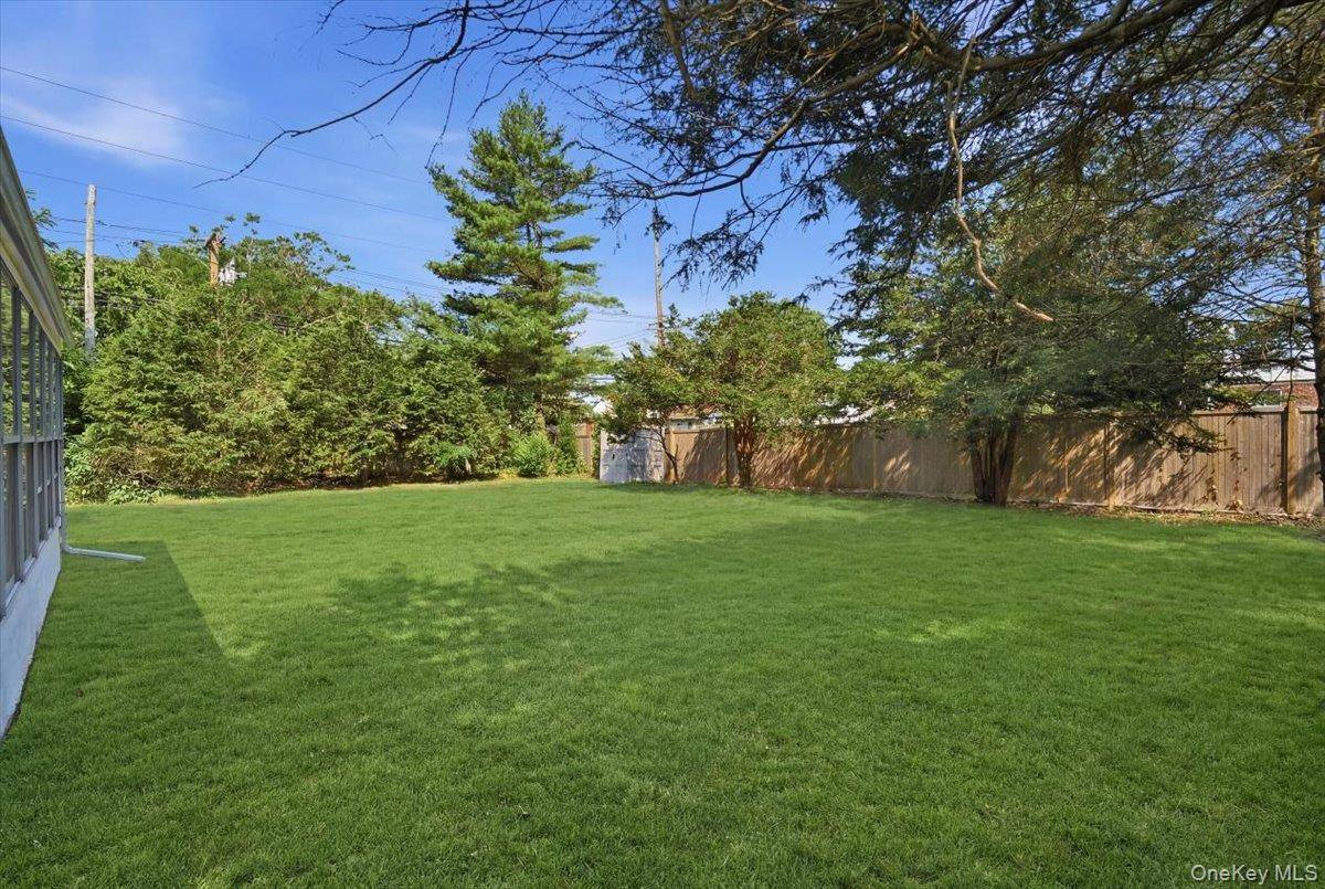 1 Rocco DR, East Northport, NY 11731