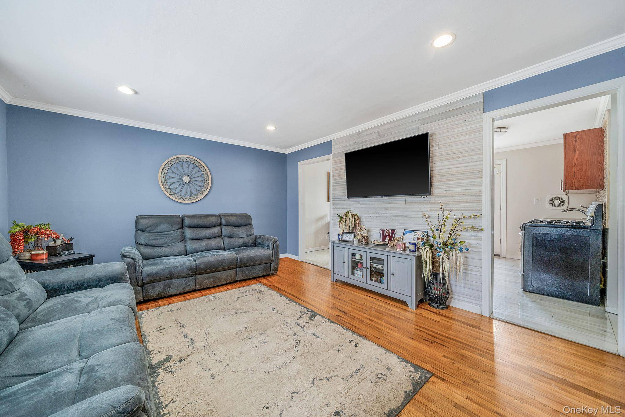 24 Lantern ST, Huntington, NY 11743